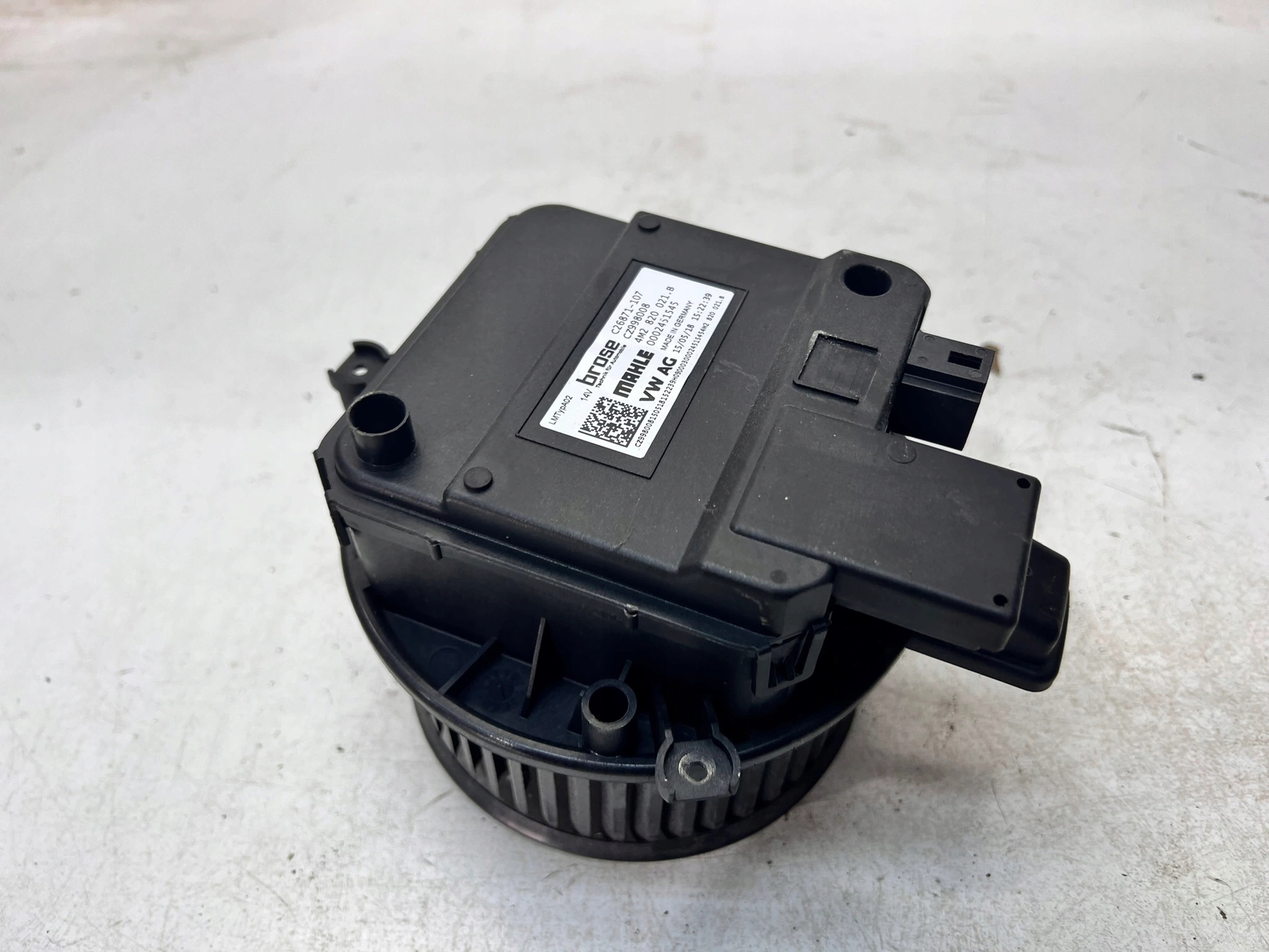ventilátor tOPENÍ topení AUDI A4 B9 A5 4M2820021B