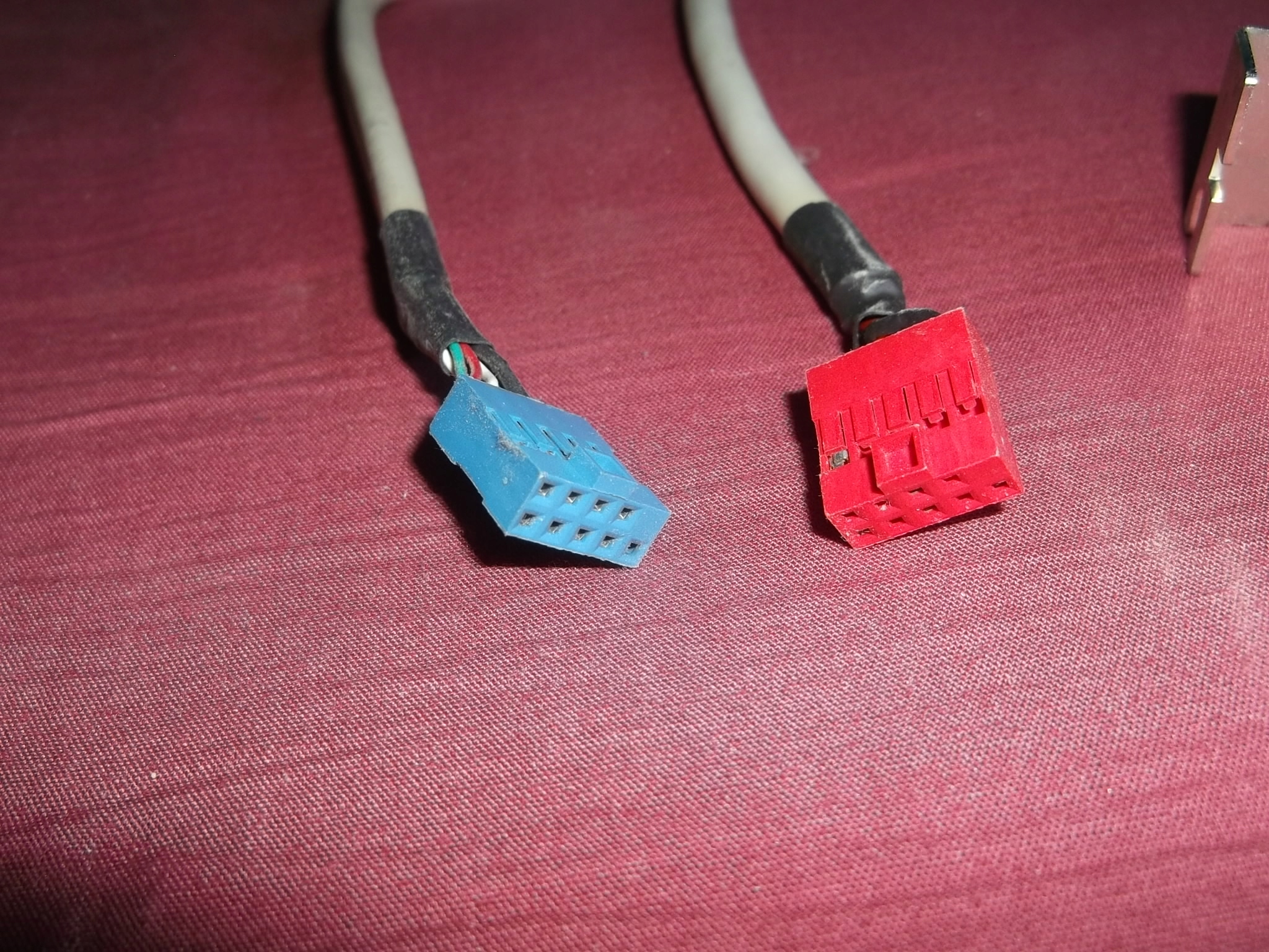 Gniazdo śledź do obudowy USB USB i inne + kable Producent COM