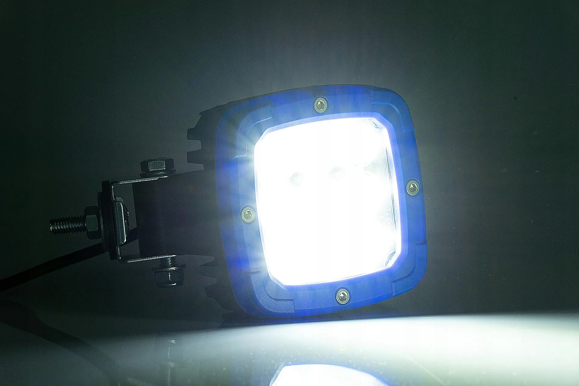 HALOGEN ROBOCZY LED 12-24V WERSJA DS Źródło światła LED