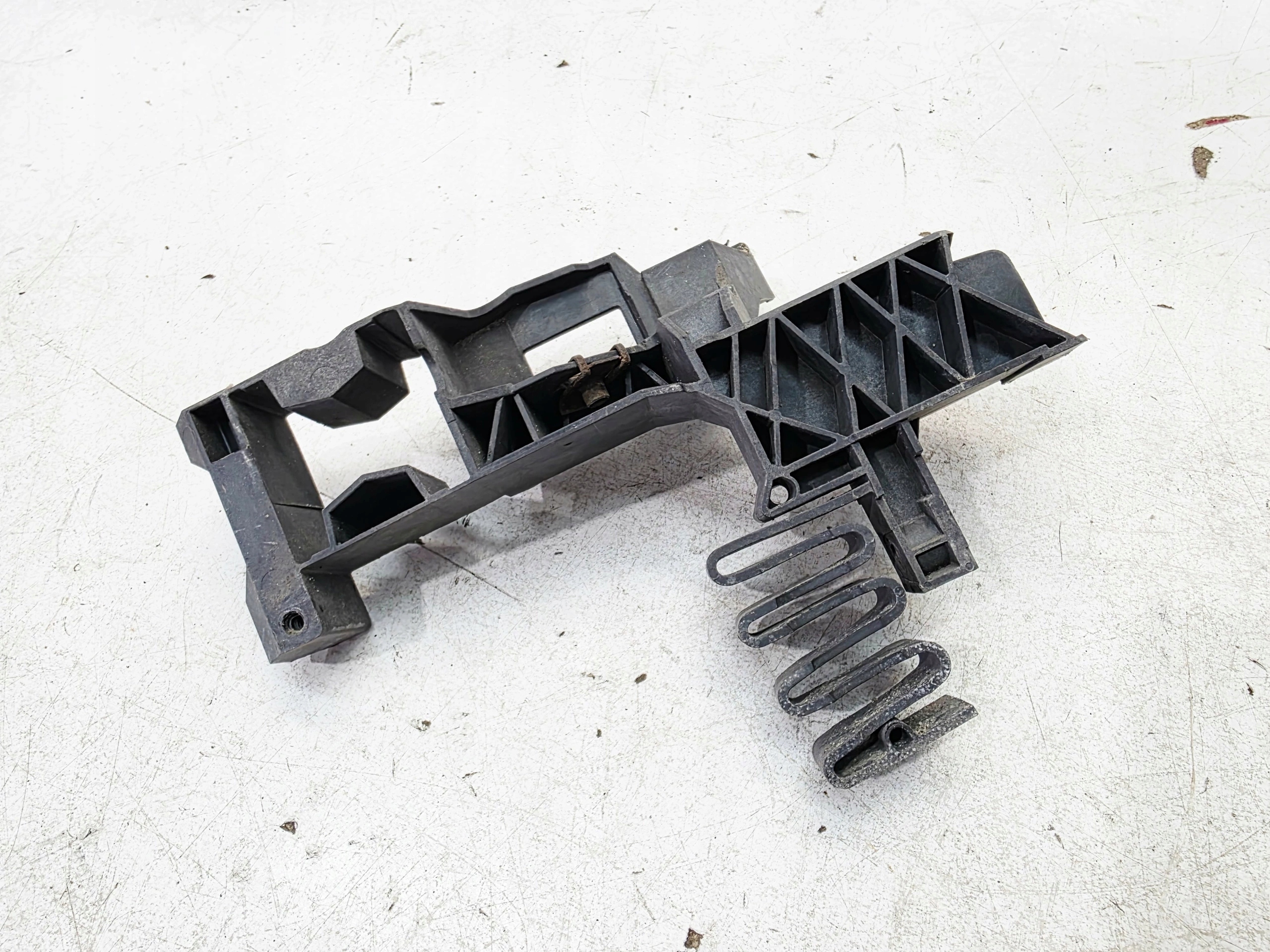support bracket holder REFLEKTORA right AUDI A6 C8 4K0805608