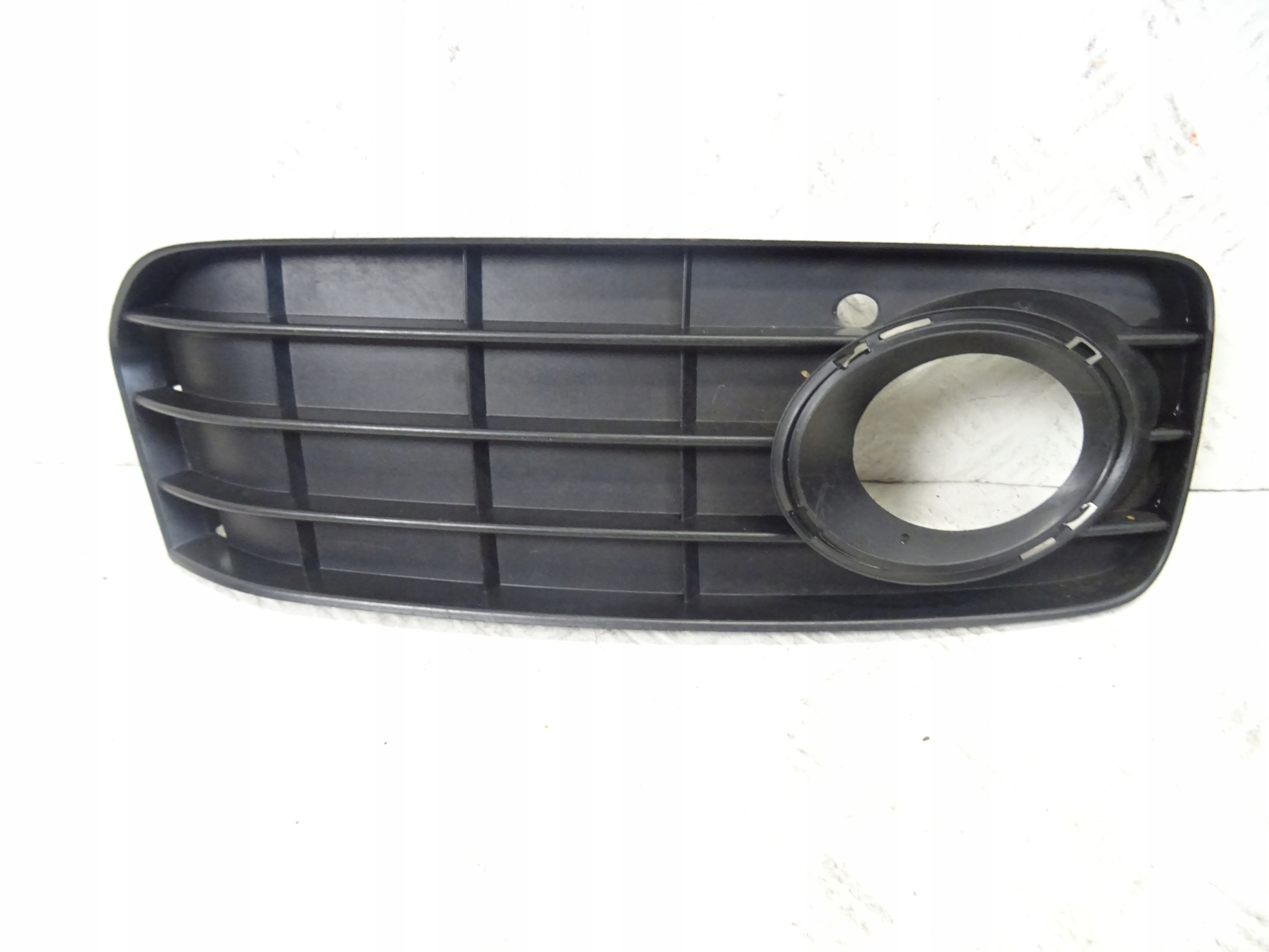 grid of a bumper front front right AUDI A5 8T S-LINE 8T0807682D
