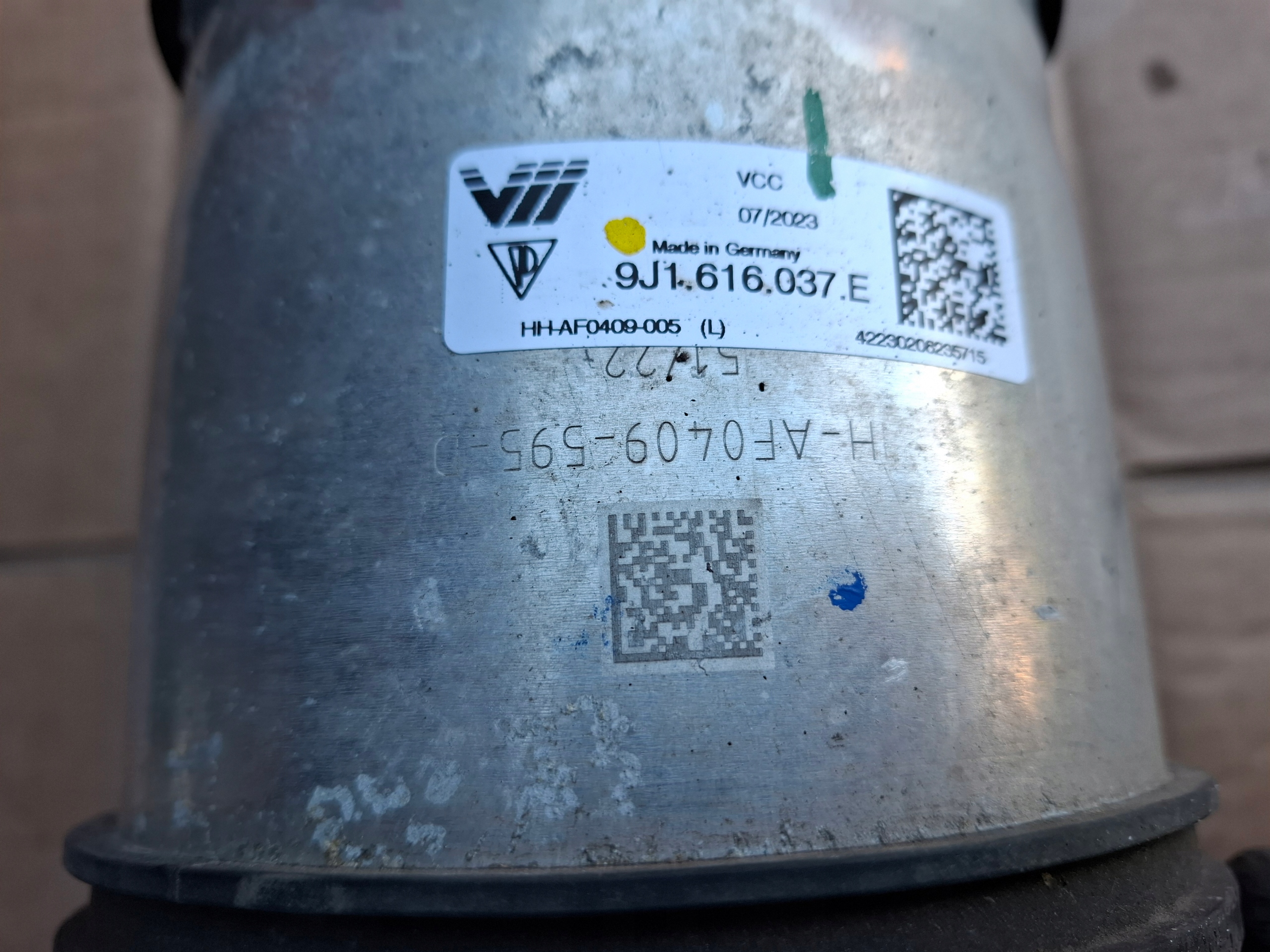 shock absorber left front PORSCHE TAYCAN 9J1616037E 23r