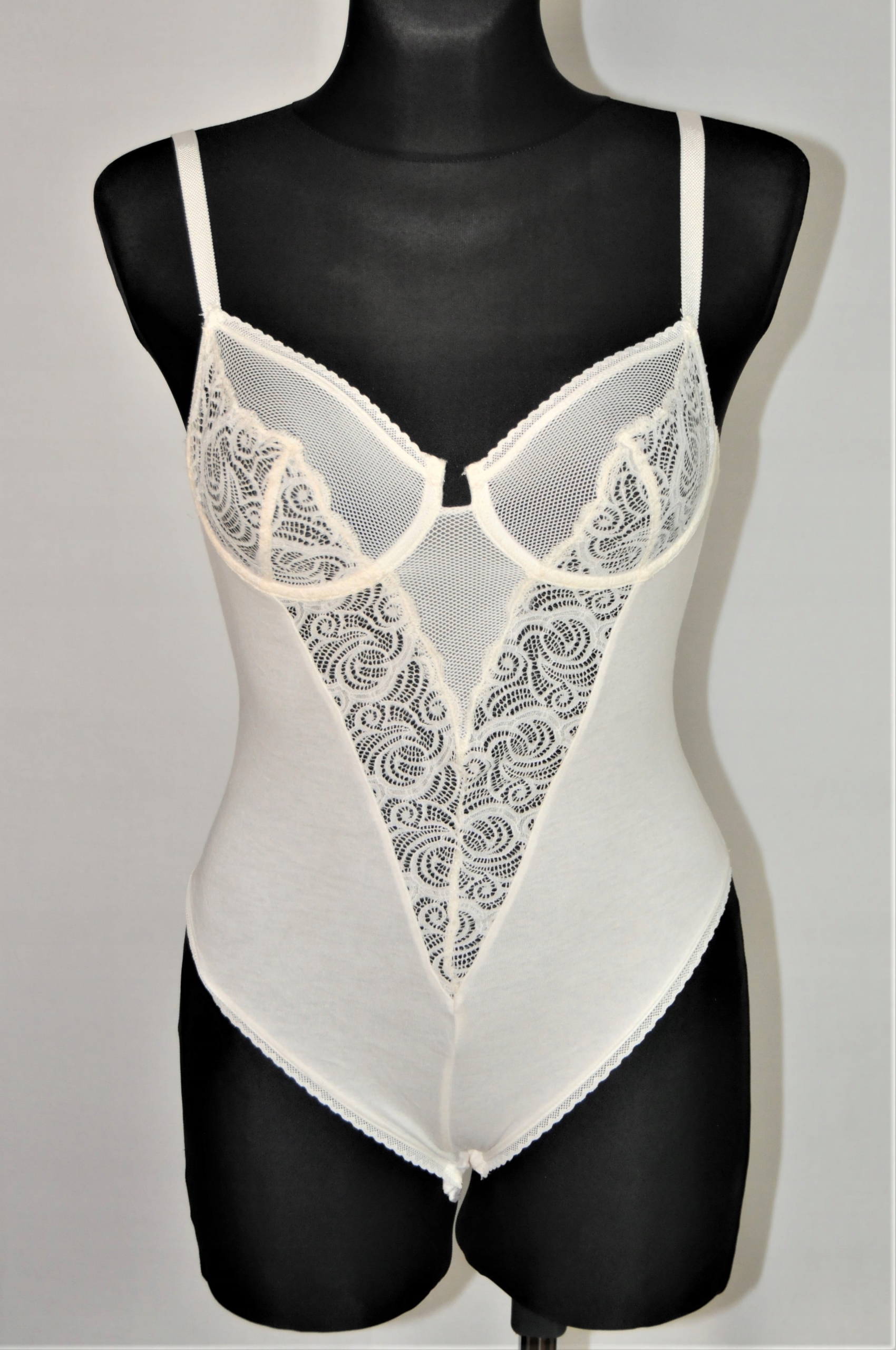 BODY BOURGET BAWEŁ 86% RAMIĄCZ KORON BIAŁ 75B 548 Marka Inna marka