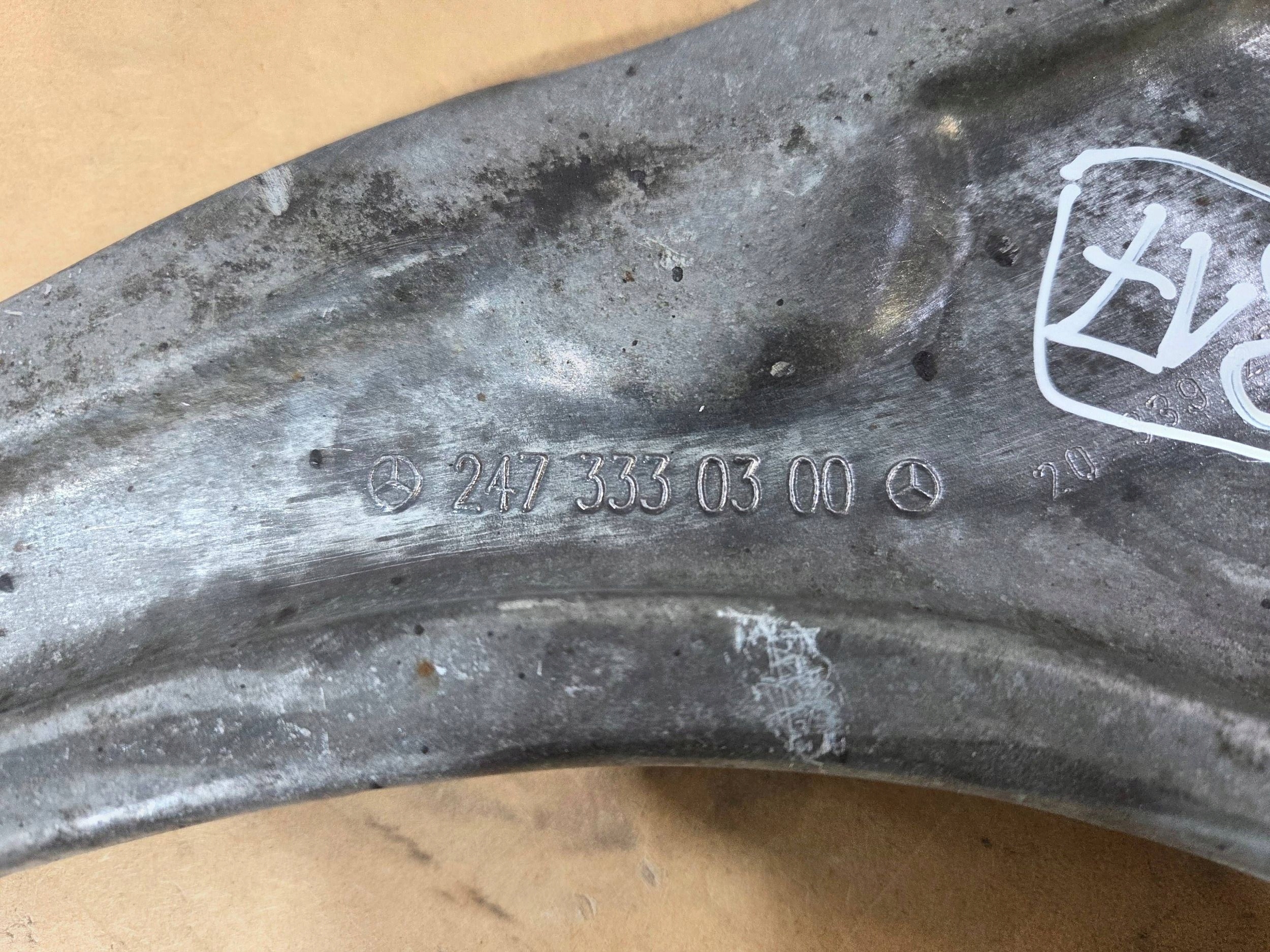 Mercedes-Benz GLA H247 arm front left 2473330300 (Q817)