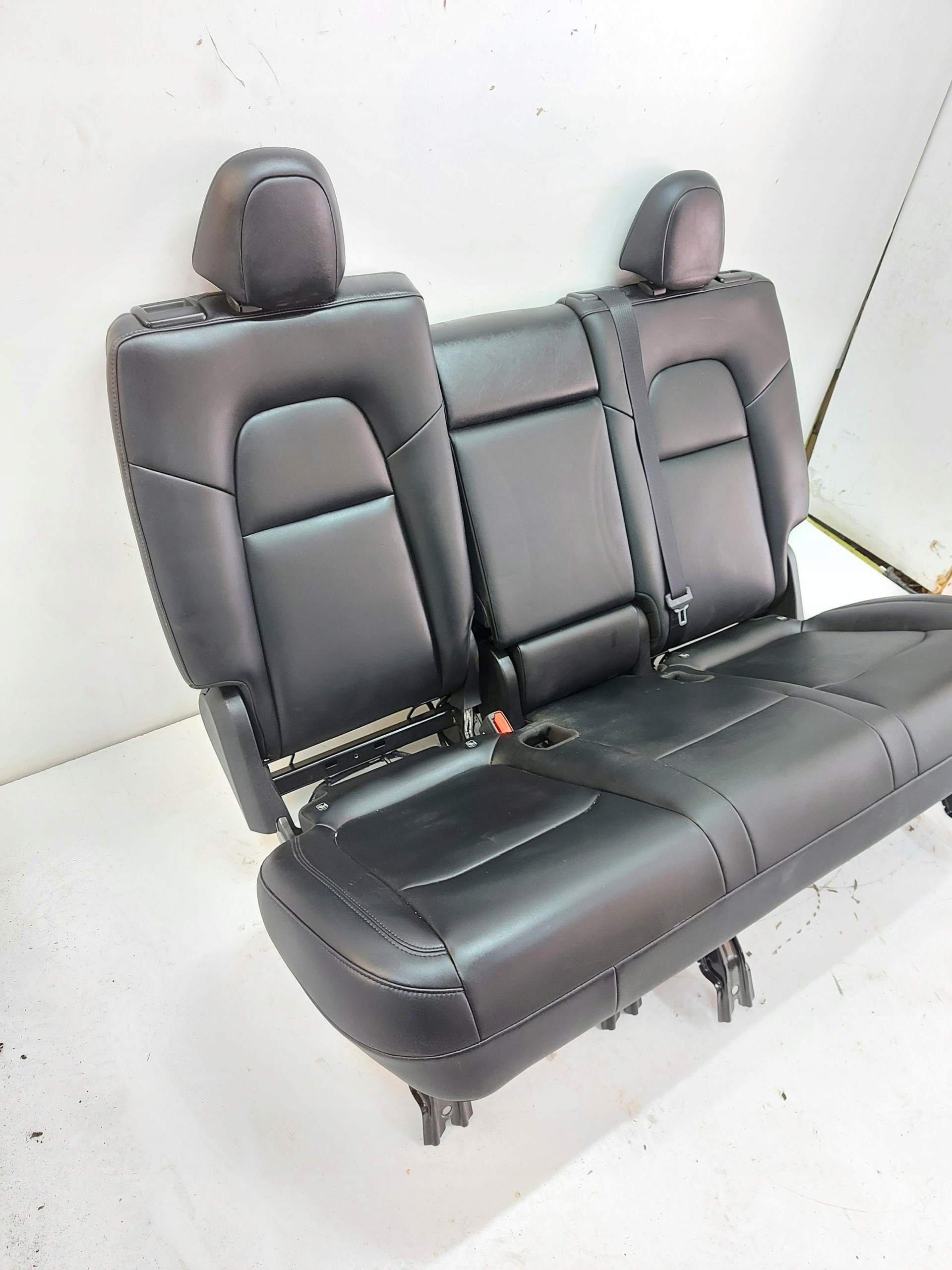 TESLA MODEL Y 2022r KANAPY seats front rear part KPL