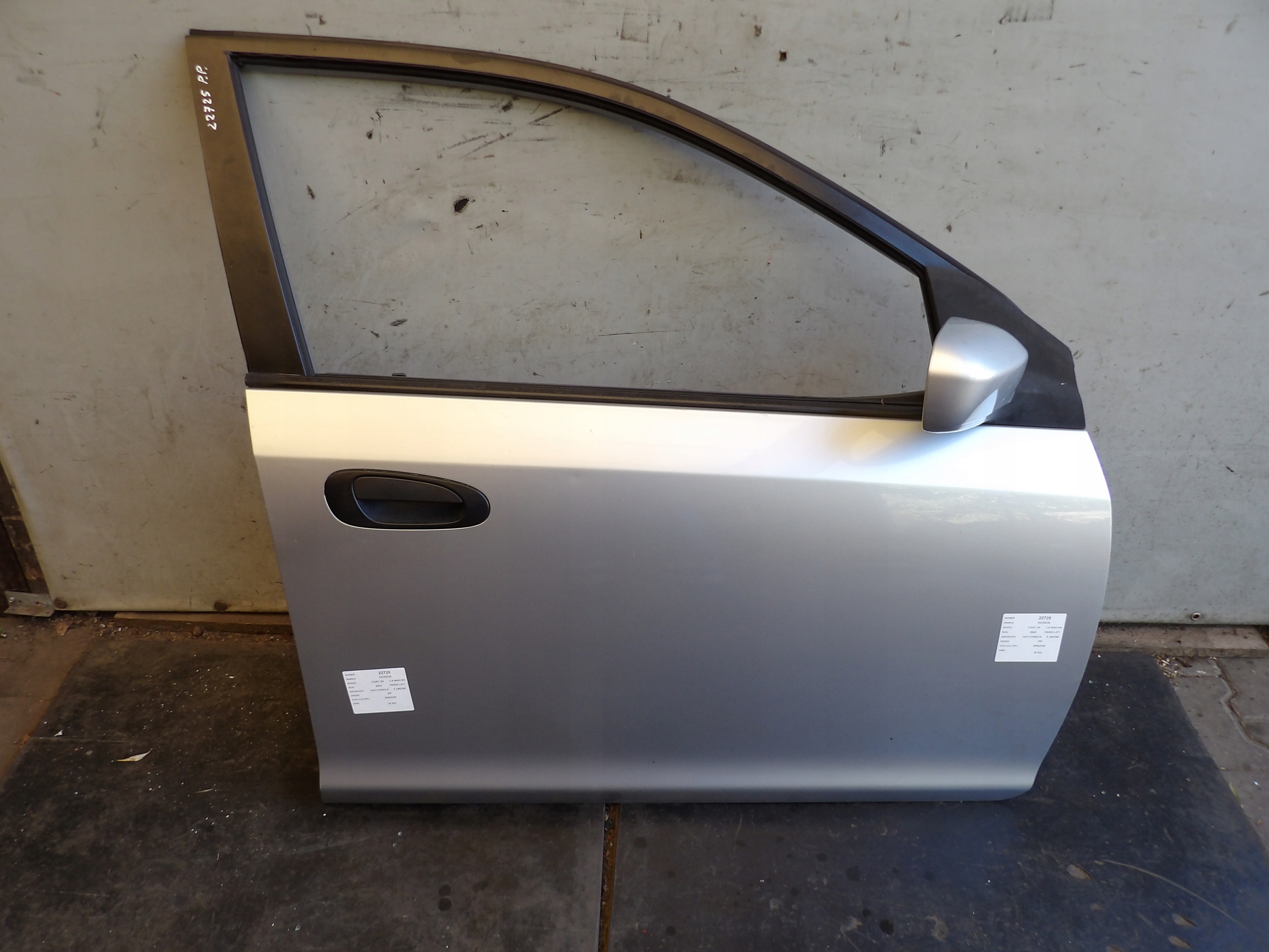 Honda Civic VII door front right lak. NH623M