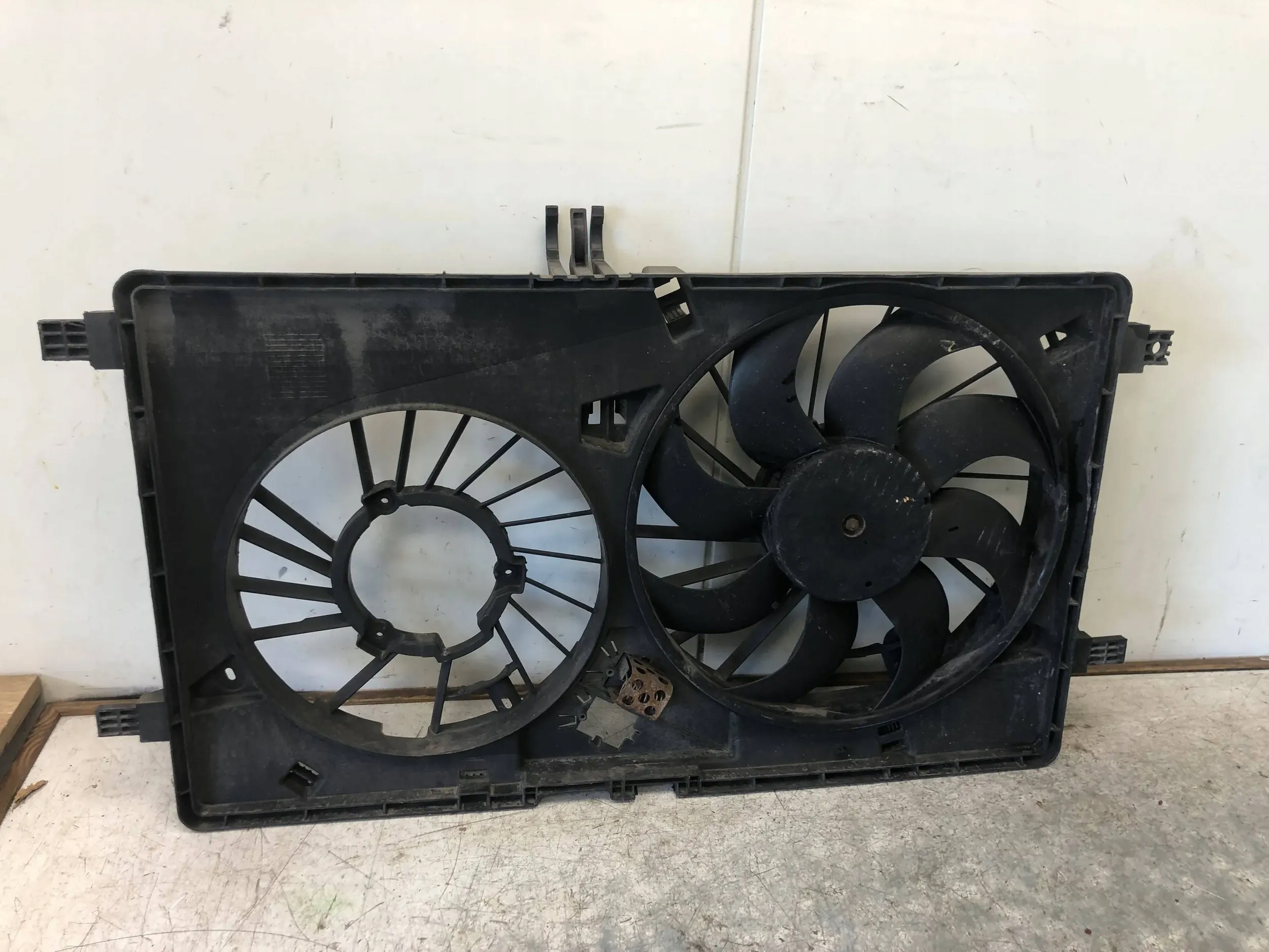 ventilátor chladiče RENAULT MASTER III 2.3 214811562R