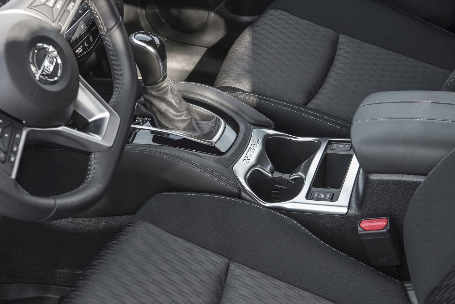 OSLONA TUNELU SRODKOWEGO NISSAN X TRAIL 2014 Producent czesci Inny