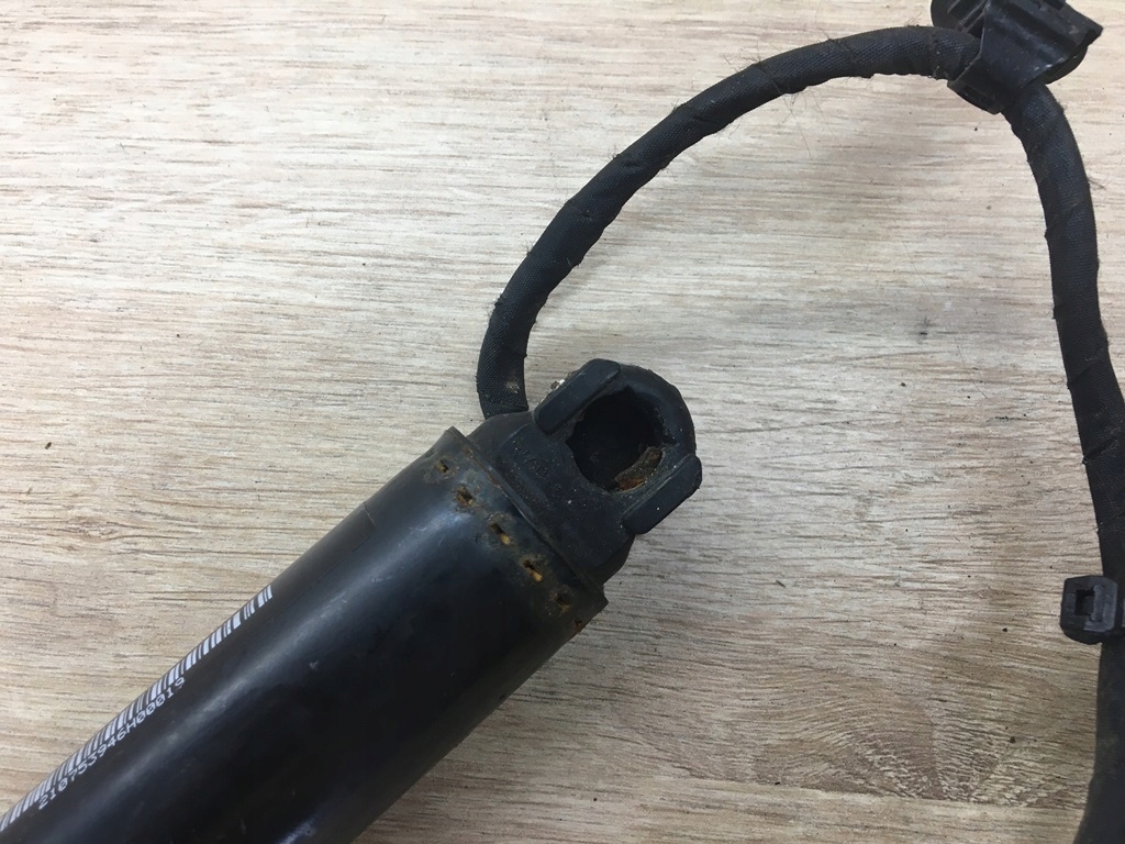 AMORTYZATOR PODNOSNIK DRZWI LEWY TYL TYLNY TESLA X Part number 1063441 00 C