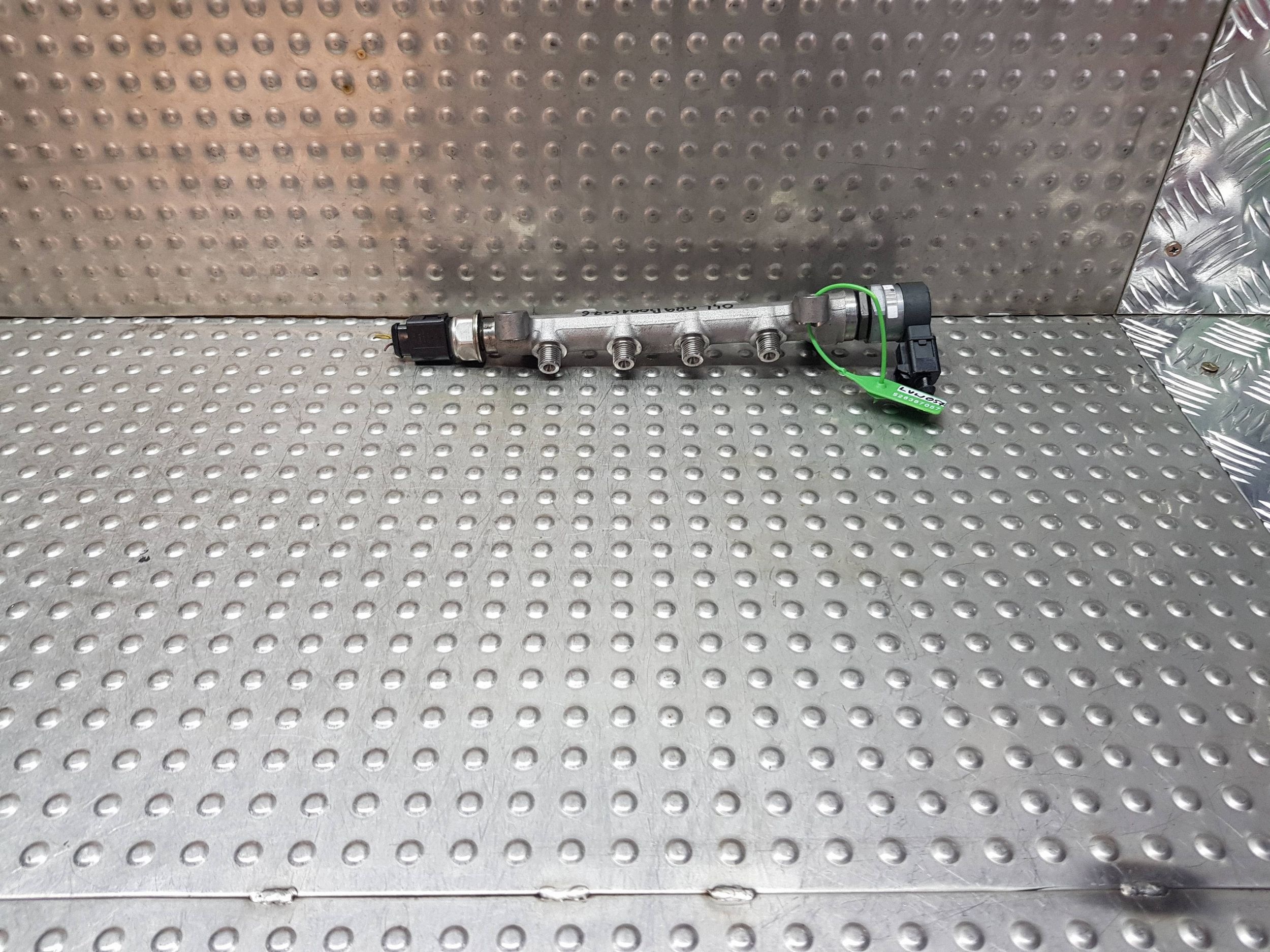rampe injection capteurs 04L089B OCTAVIA III A3 8V LEON GOLF VII 2.0 TDI