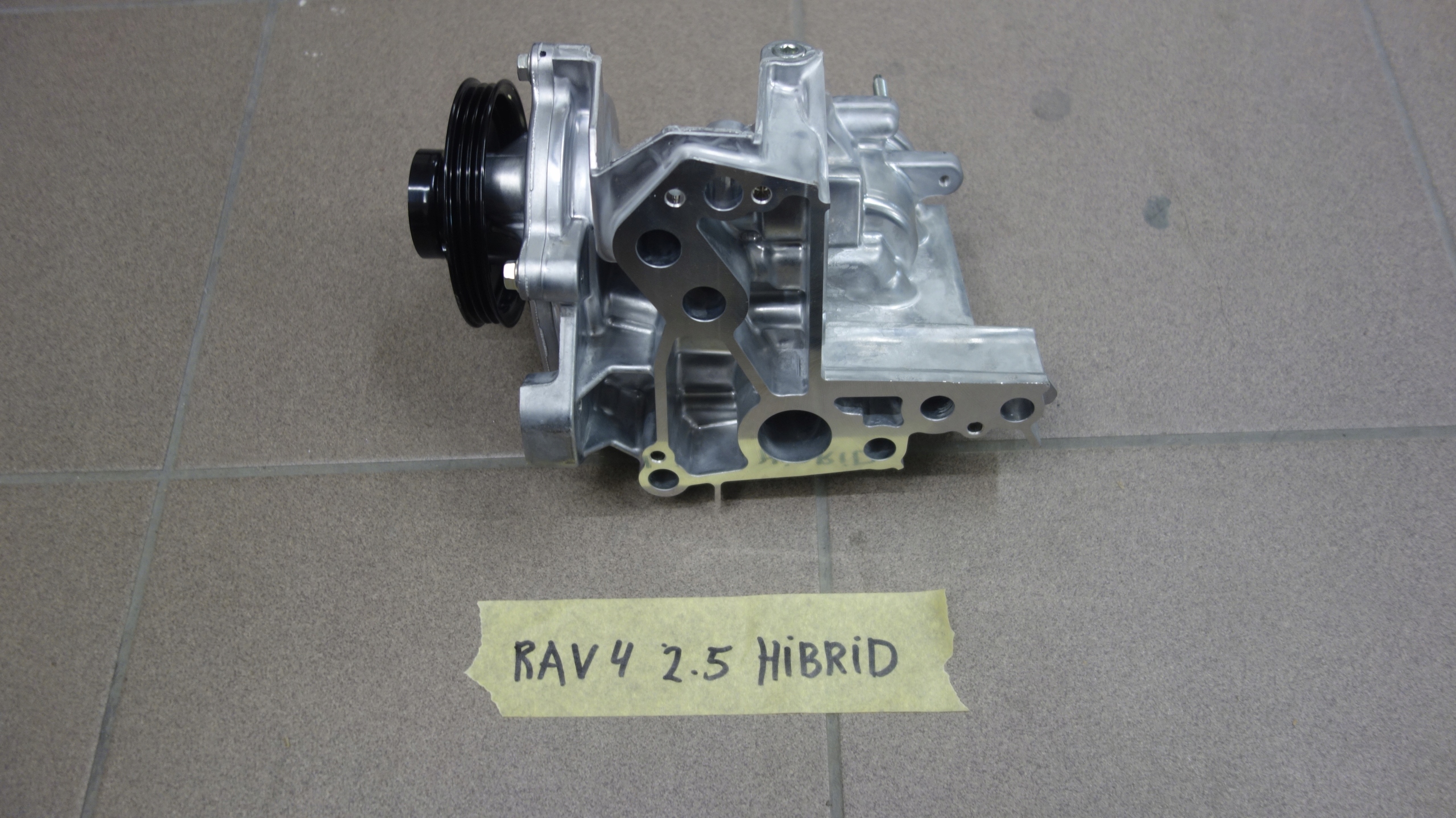 TOYOTA RAV4 2.5 HYBRID water pump