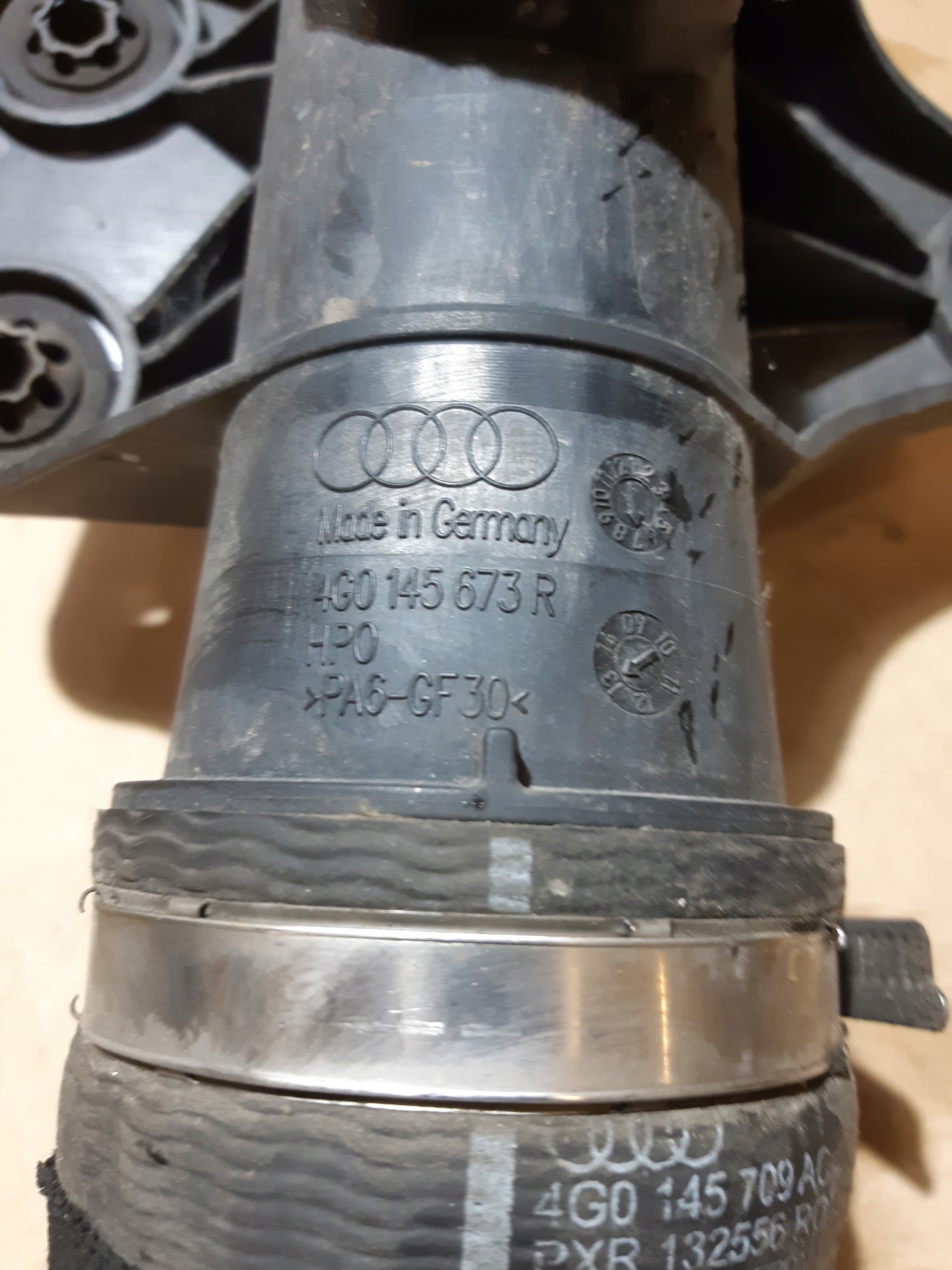 AUDI A7 4G 3.0 TDI prijenos cijev interkulera 4G0145737AG