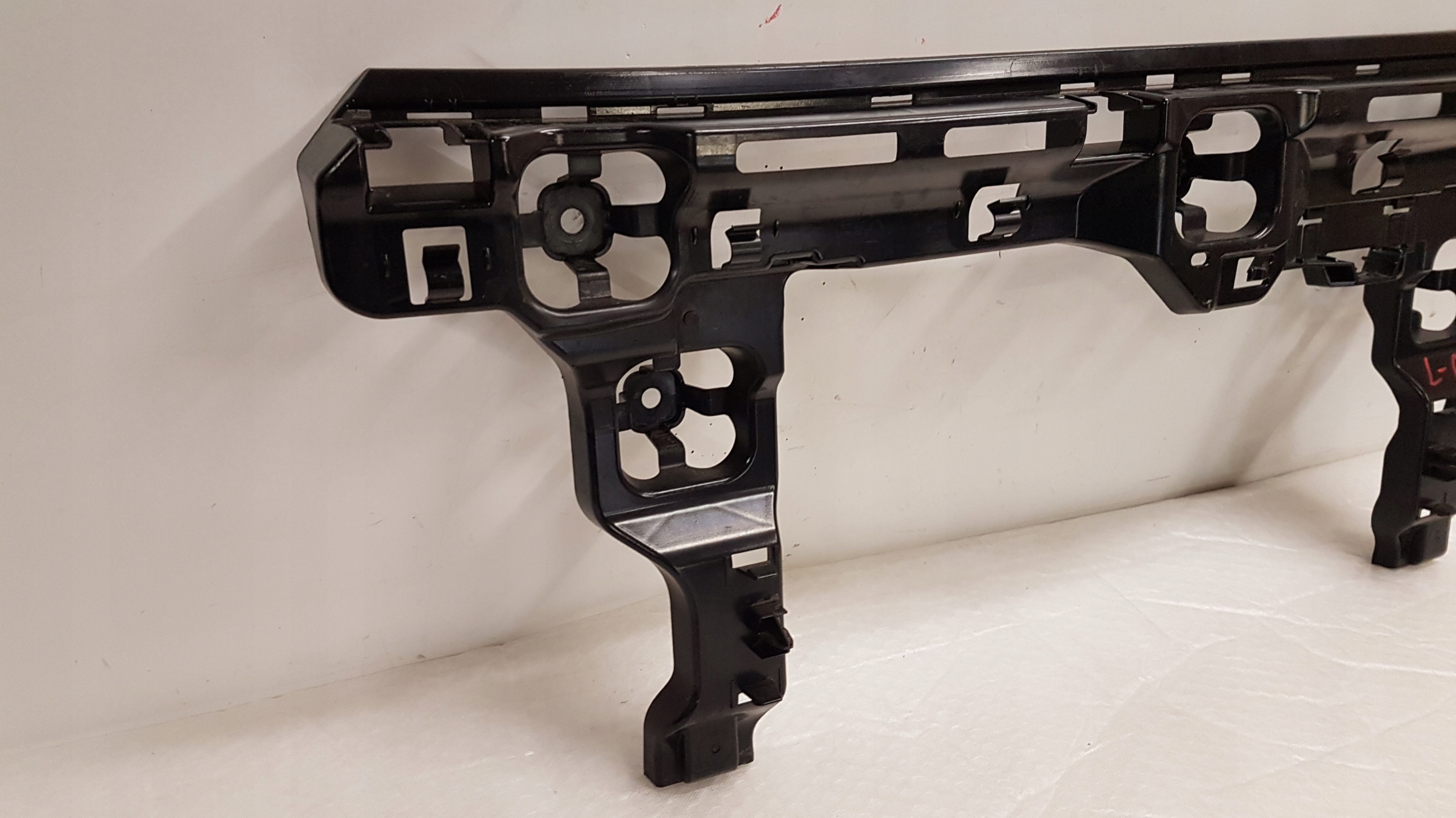 bumper bracket rear part BMW SERIA 1 F40 8496655