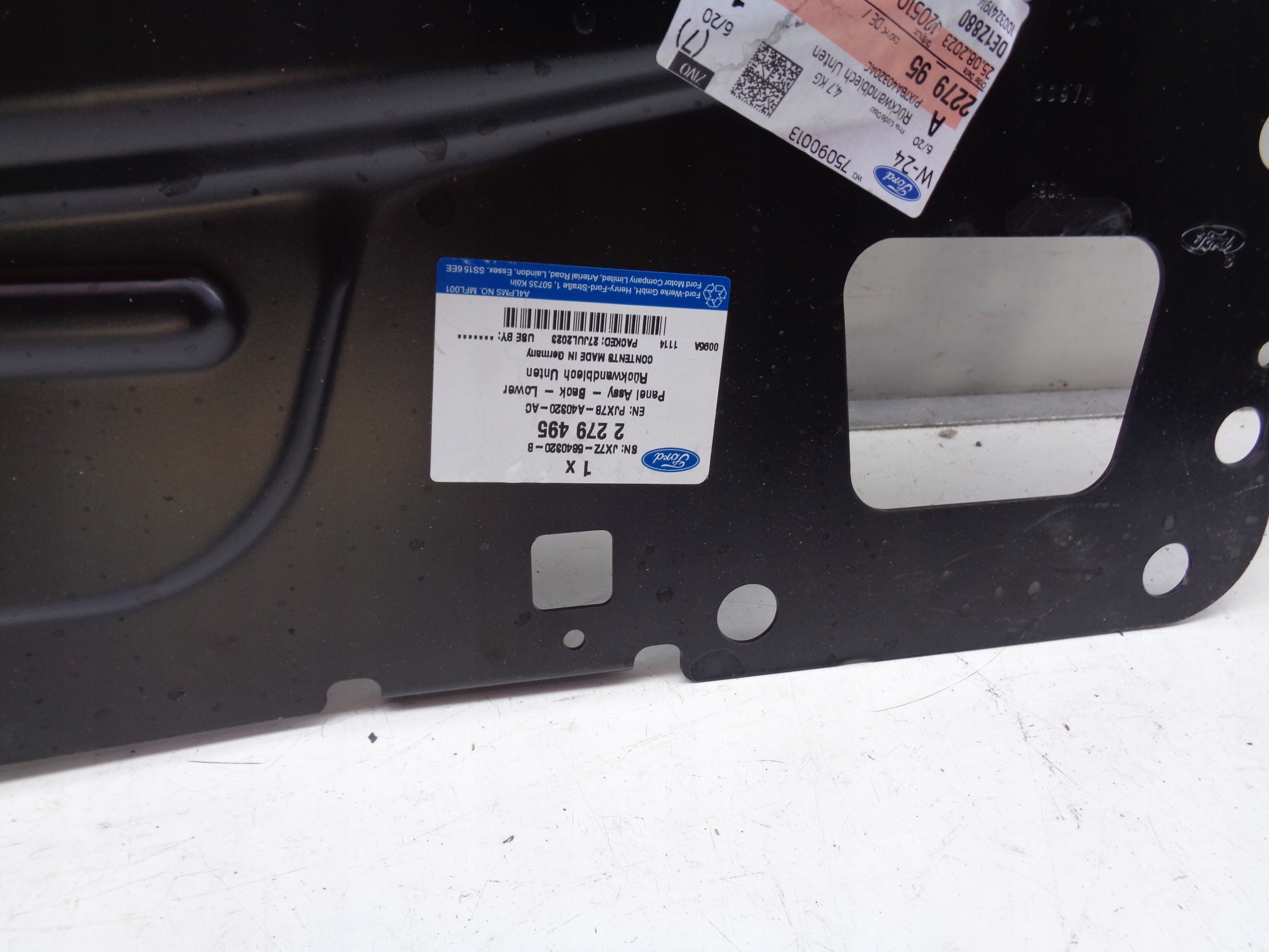 PAS TYLNY ŚCIANA FORD FOCUS MK4 18- HB Typ samochodu Samochody osobowe