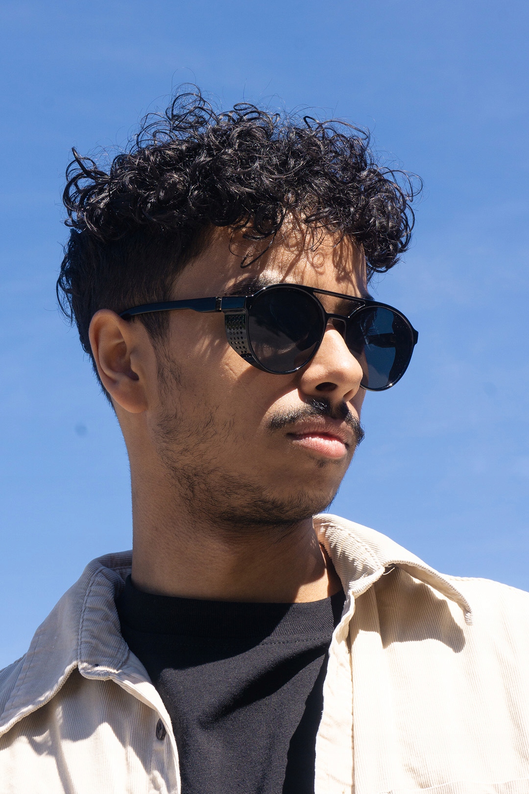 OKULARY PRZECIWSŁONECZNE MĘSKIE OKRĄGŁE ZABUDOWANE MASKOWNICE BOCZNE UV400 Marka Theblogshop