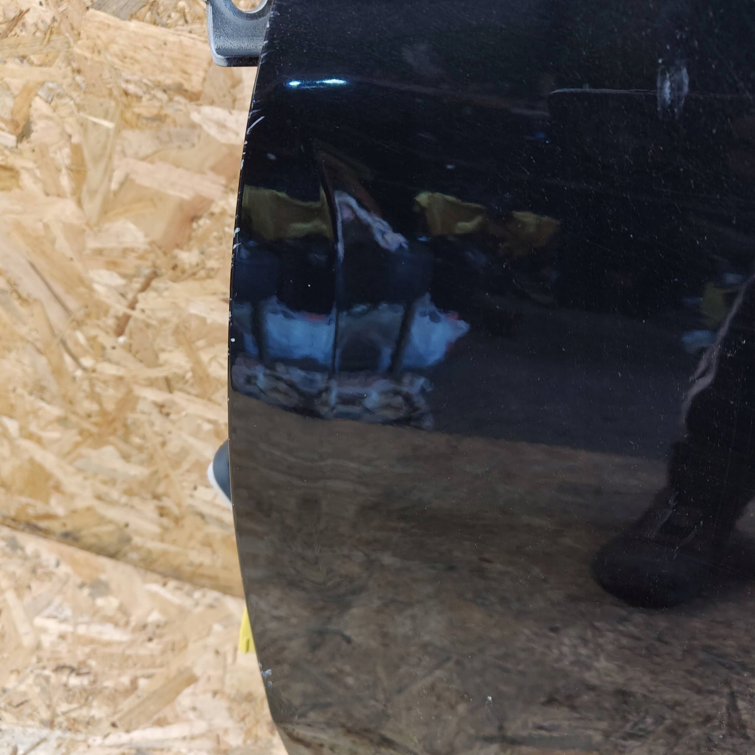 door front front side left Peugeot 208 and