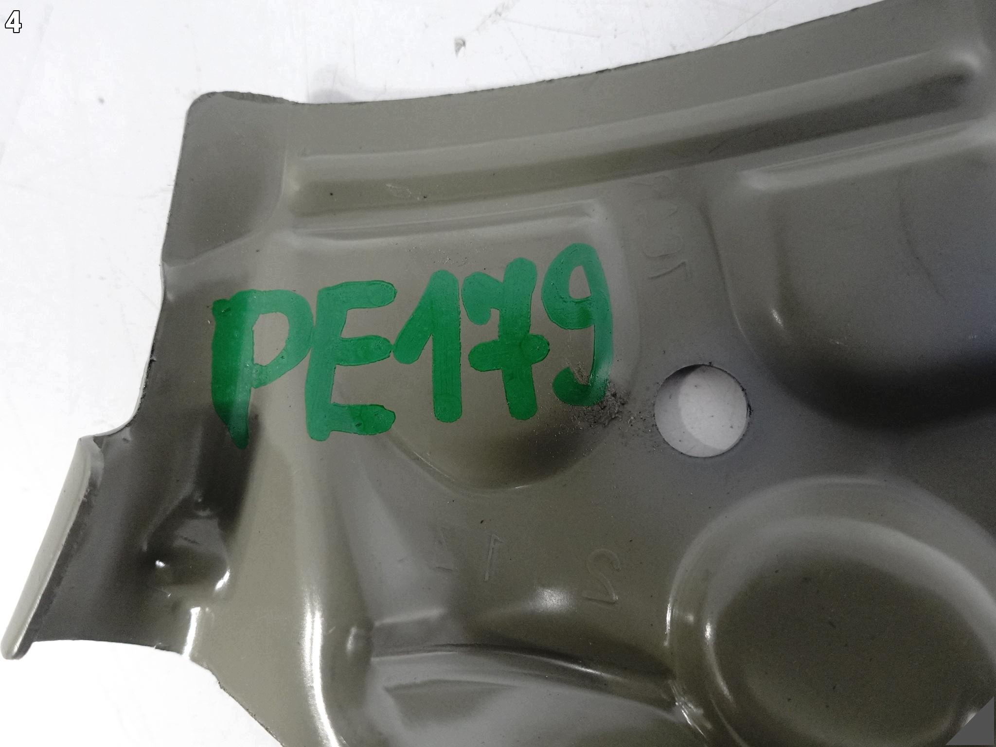 RENAULT KWID 17-25 Traverse Console Tôle Support plaque Aile Droit