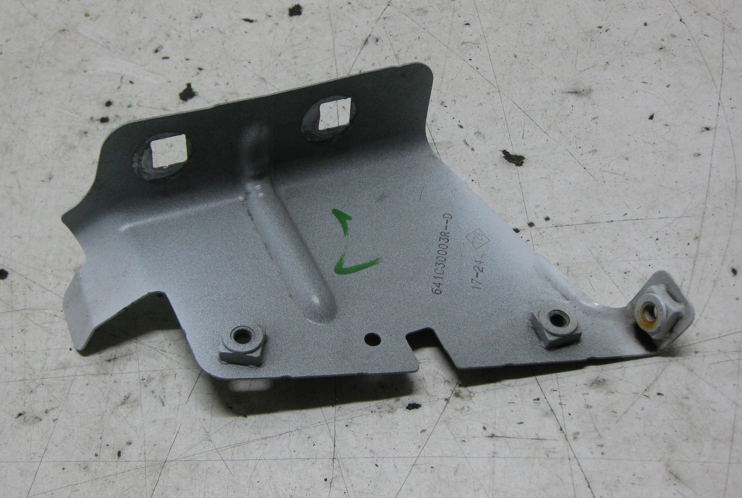 RENAULT MASTER III LIFT Support plaque Aile Gauche Avant 641C30003R
