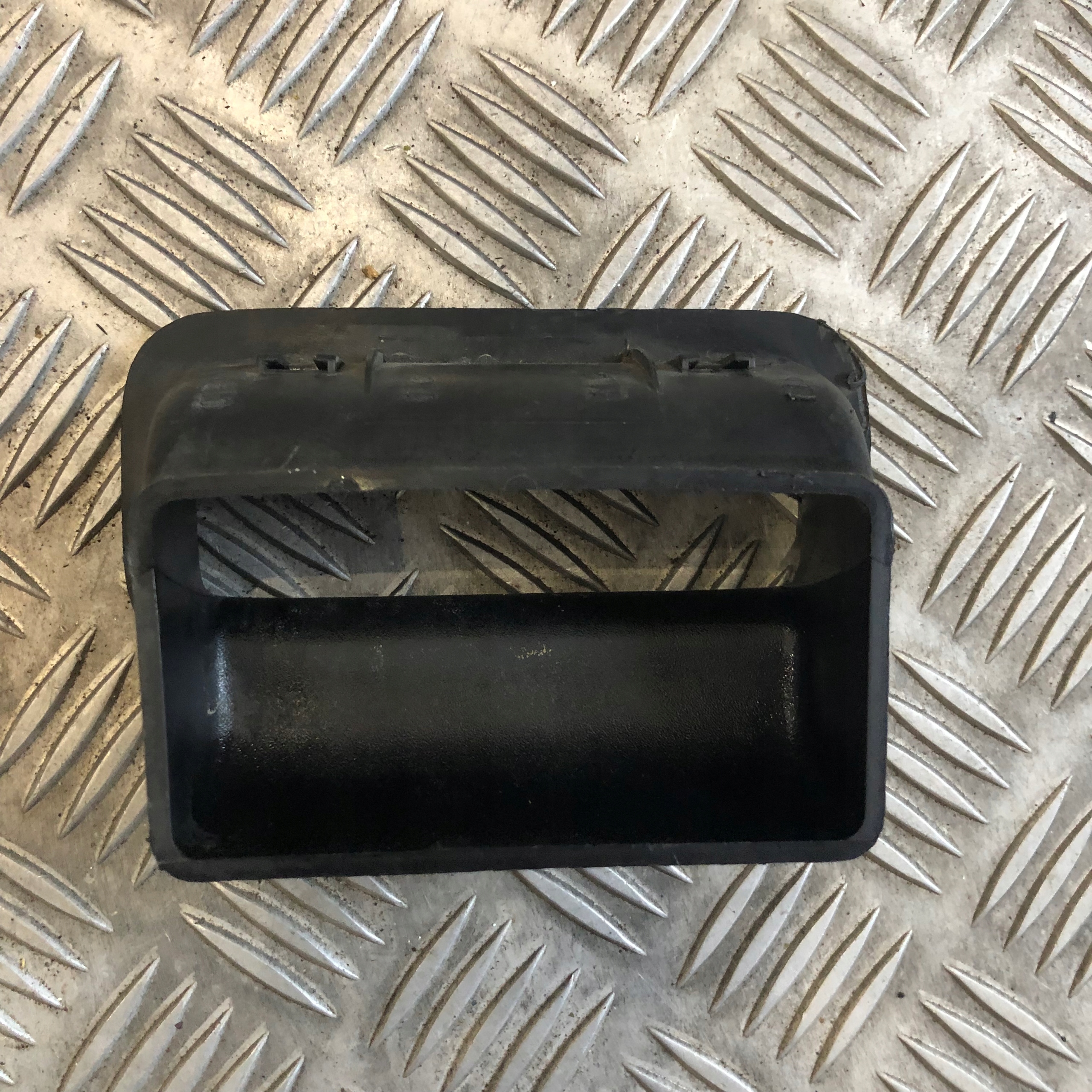 KLAMKA DRZWI TYŁ PRAWA MASTER 7700352586 Producent części Renault OE