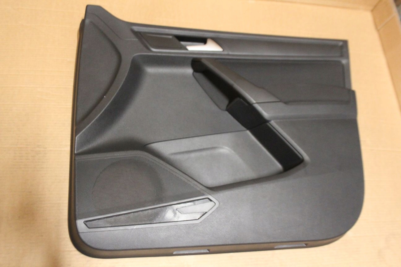 2K5867012R - ОБШИВКА ПЕРЕДНЬОЇ ПРАВОЇ ДВЕРІ VW CADDY III 2K5867012