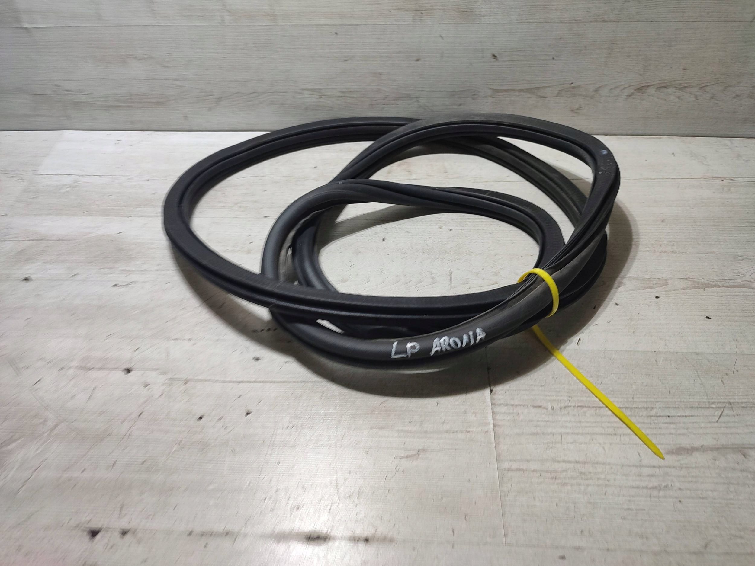 Seat Arona 2019 front side left rubber gasket door przednich