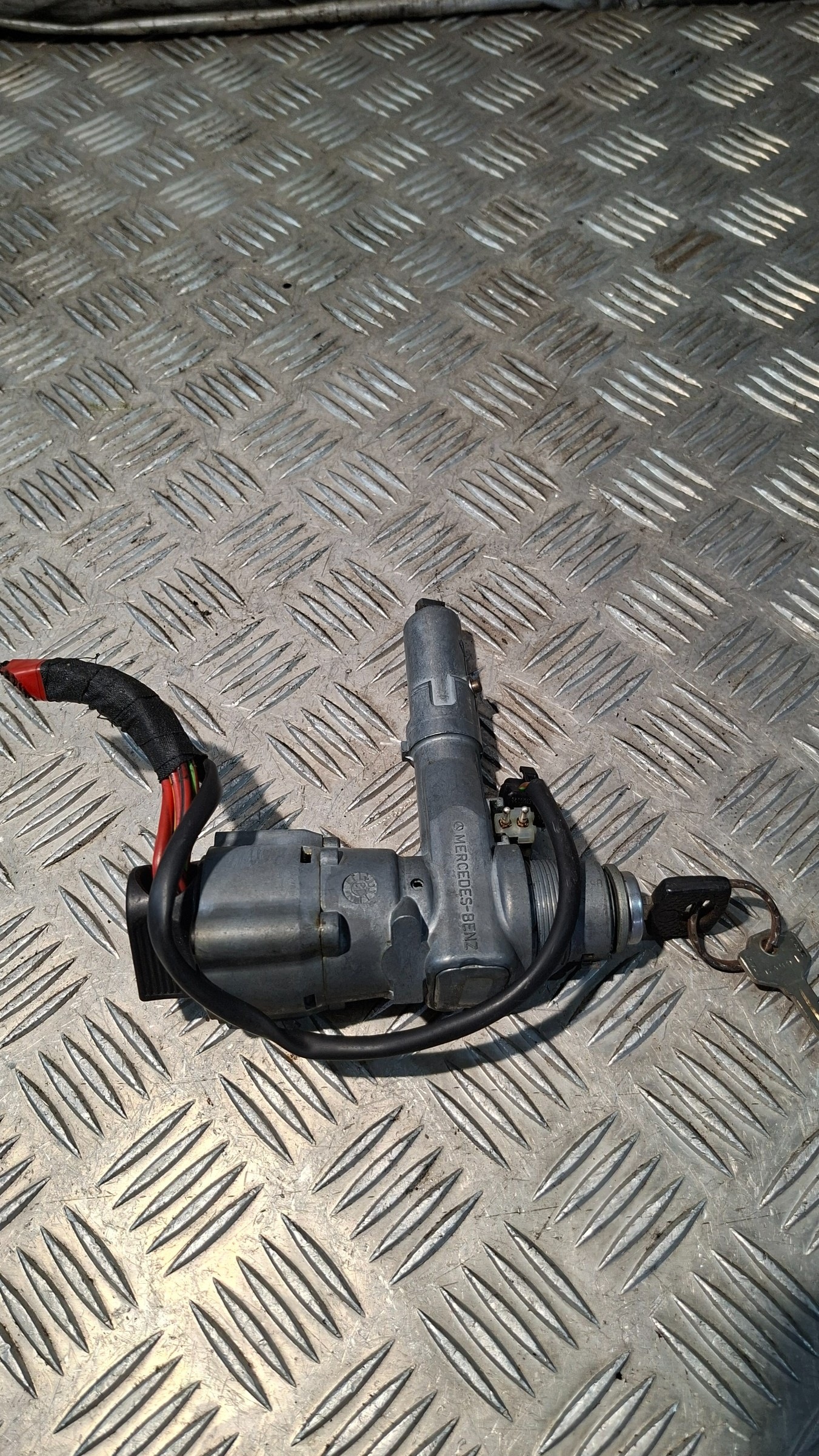 ignition MERCEDES W126