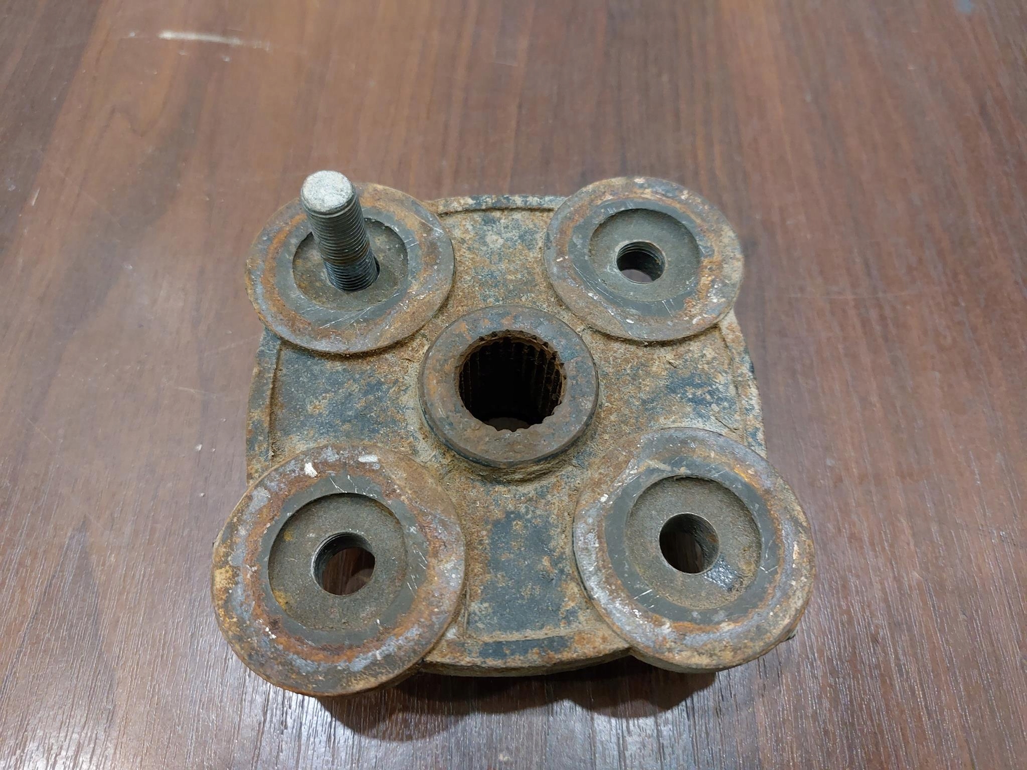 LINHAI HYTRACK 260 СТУПИЦА КОЛЕСА