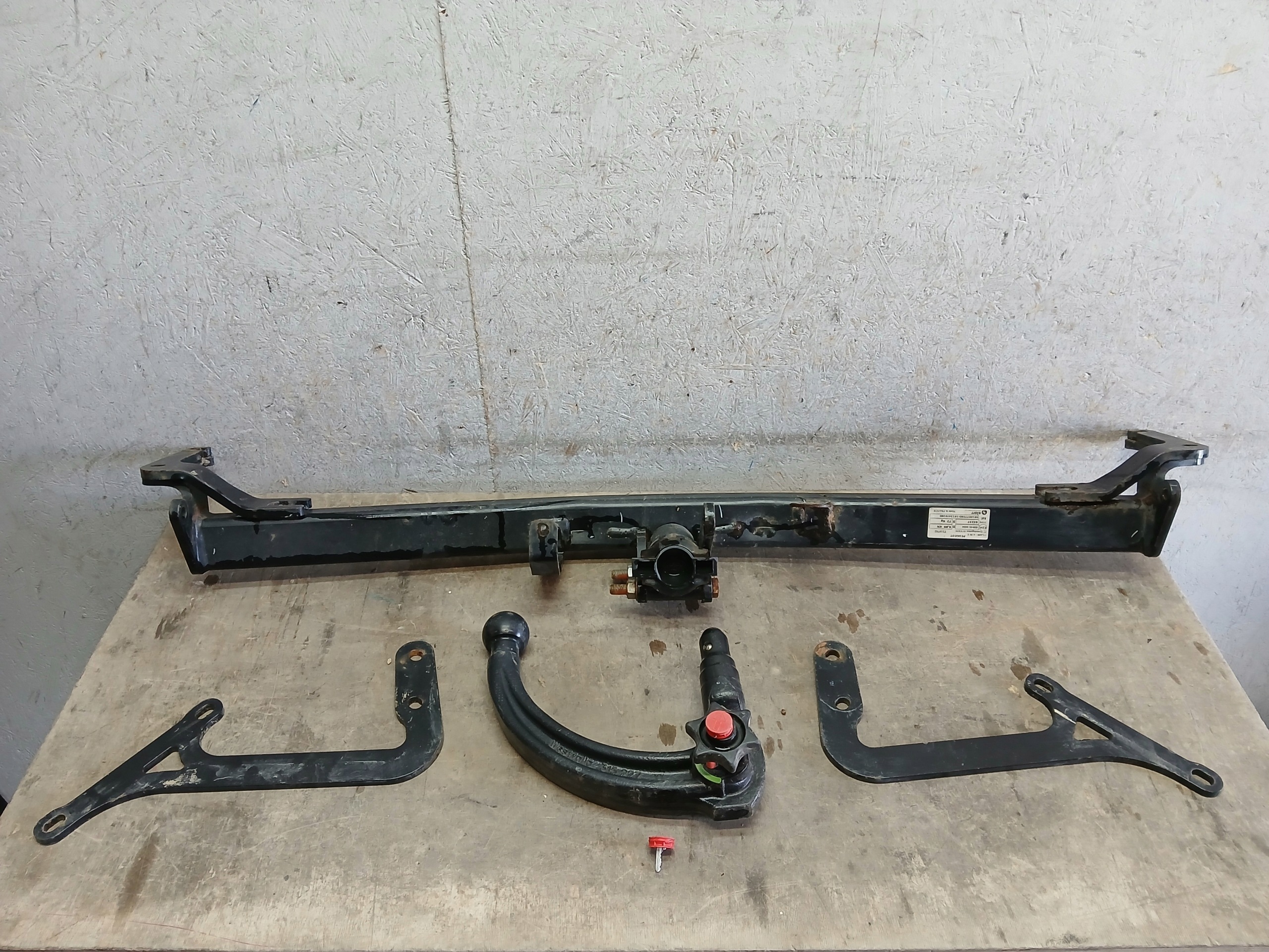 tow PEUGEOT 5008 II 2 16- 9810077580