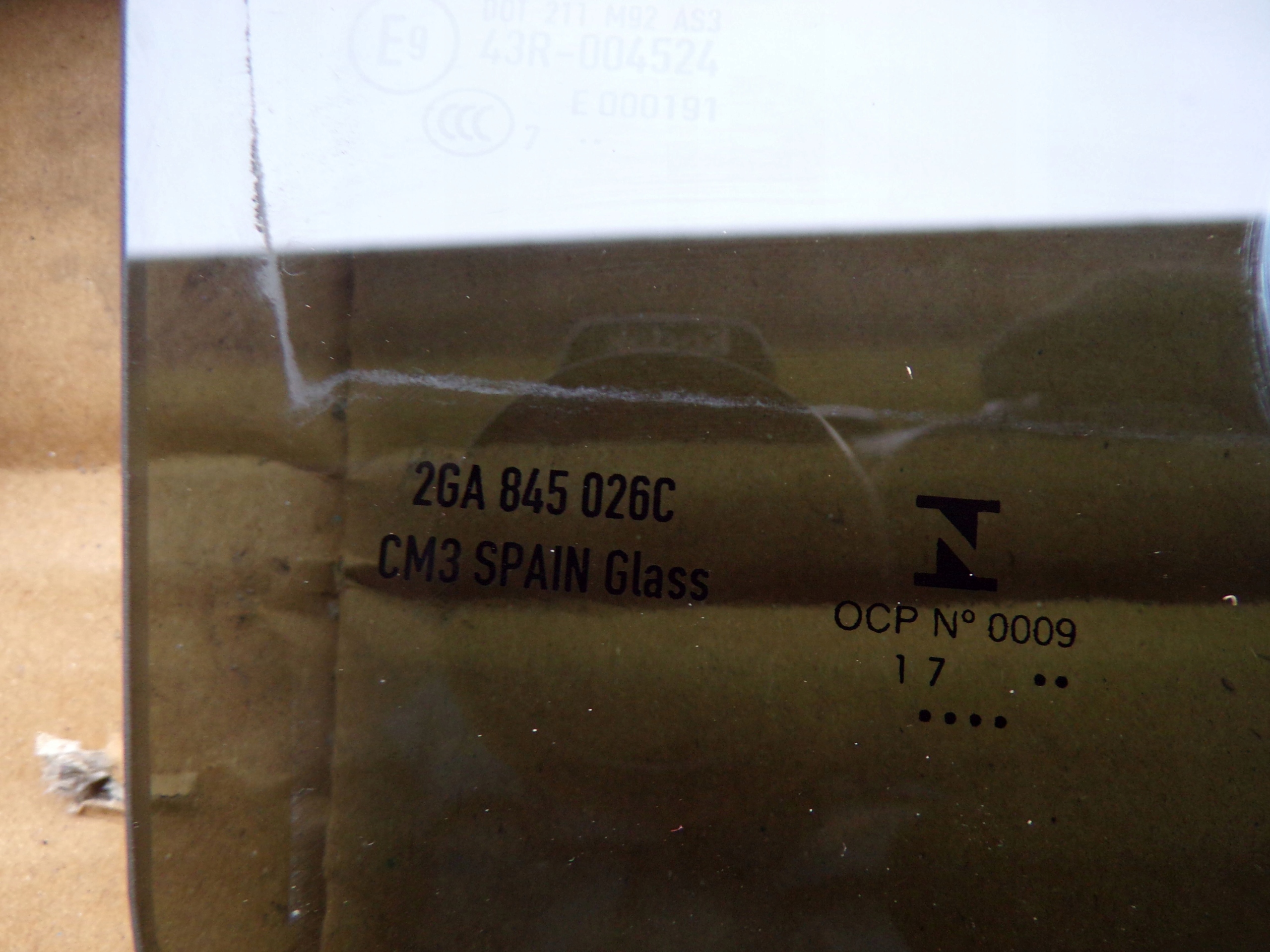 SZYBA DRZWI PRAWY TYŁ VW T-ROC 2017R. CIEMNA Typ samochodu Samochody osobowe