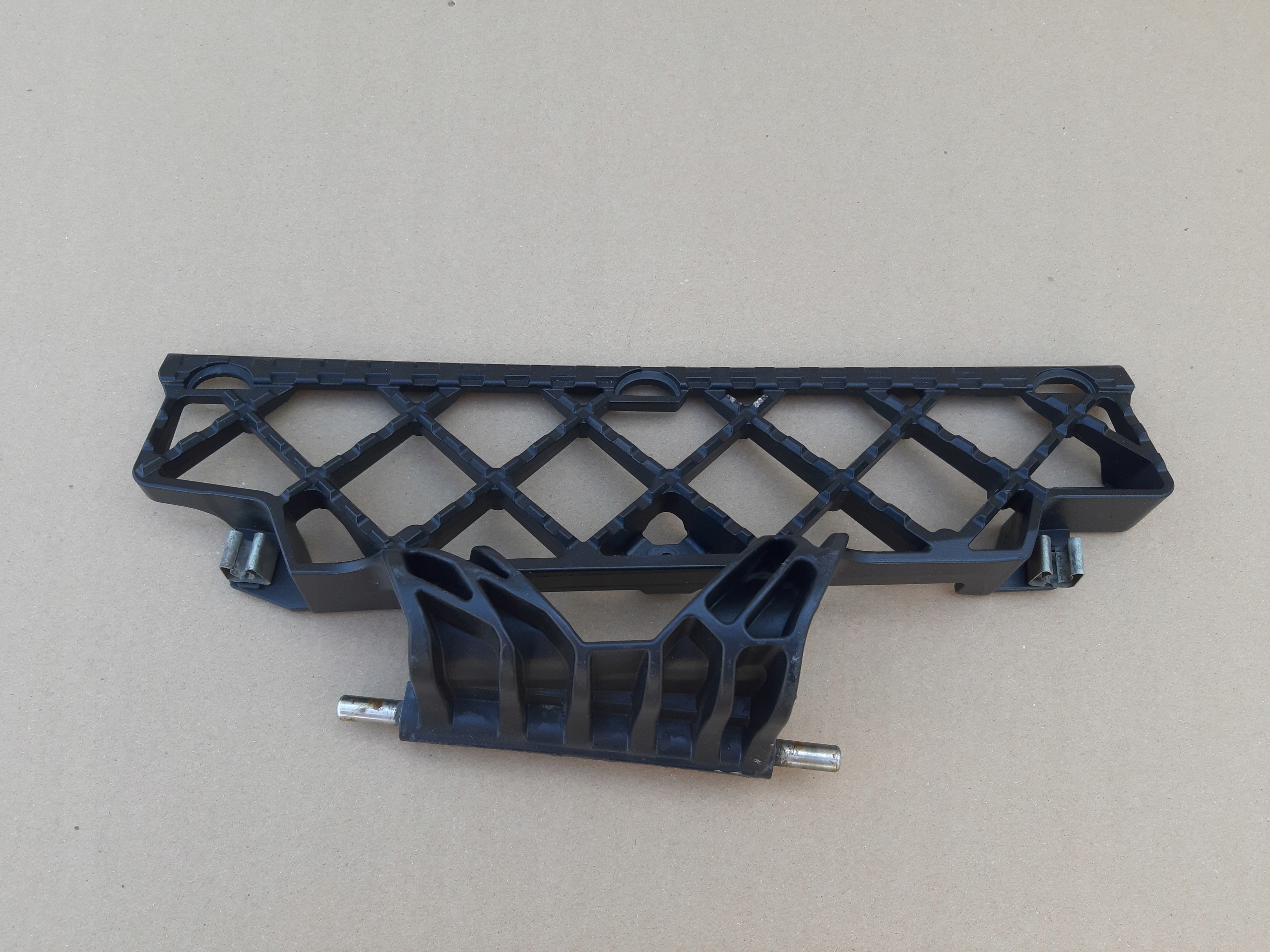 MERCEDES ACTROS MP4 MP5 STOPIEŃ PODNOŻEK GRILLA ATRAPY A9608831801 Jakość części (zgodnie z GVO) O - oryginał z logo producenta pojazdu (OE)