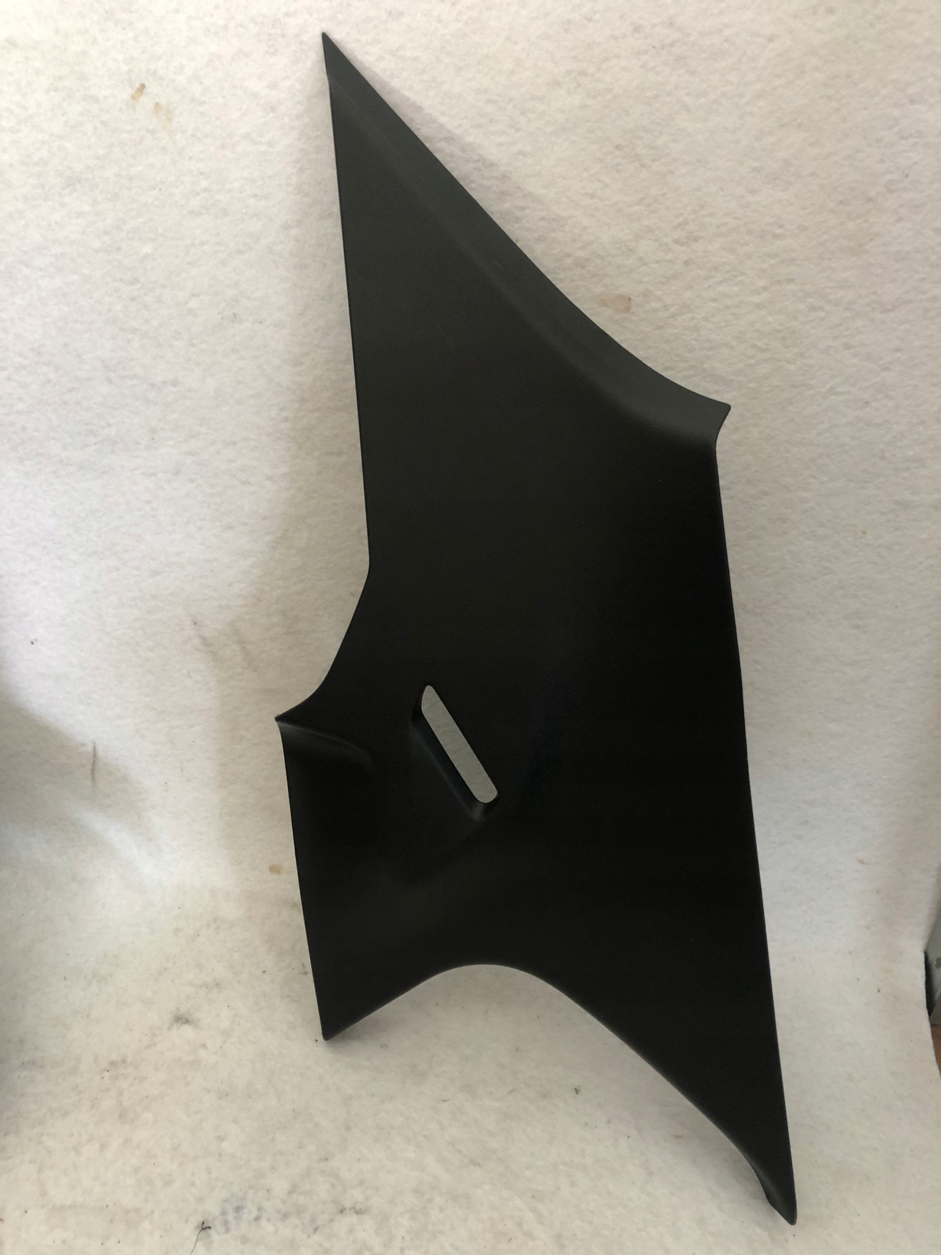 NOWA OSŁONA SŁUPKA TYLNEGO LEWY GÓRNY PEUGEOT 2008 II 98255680ZD