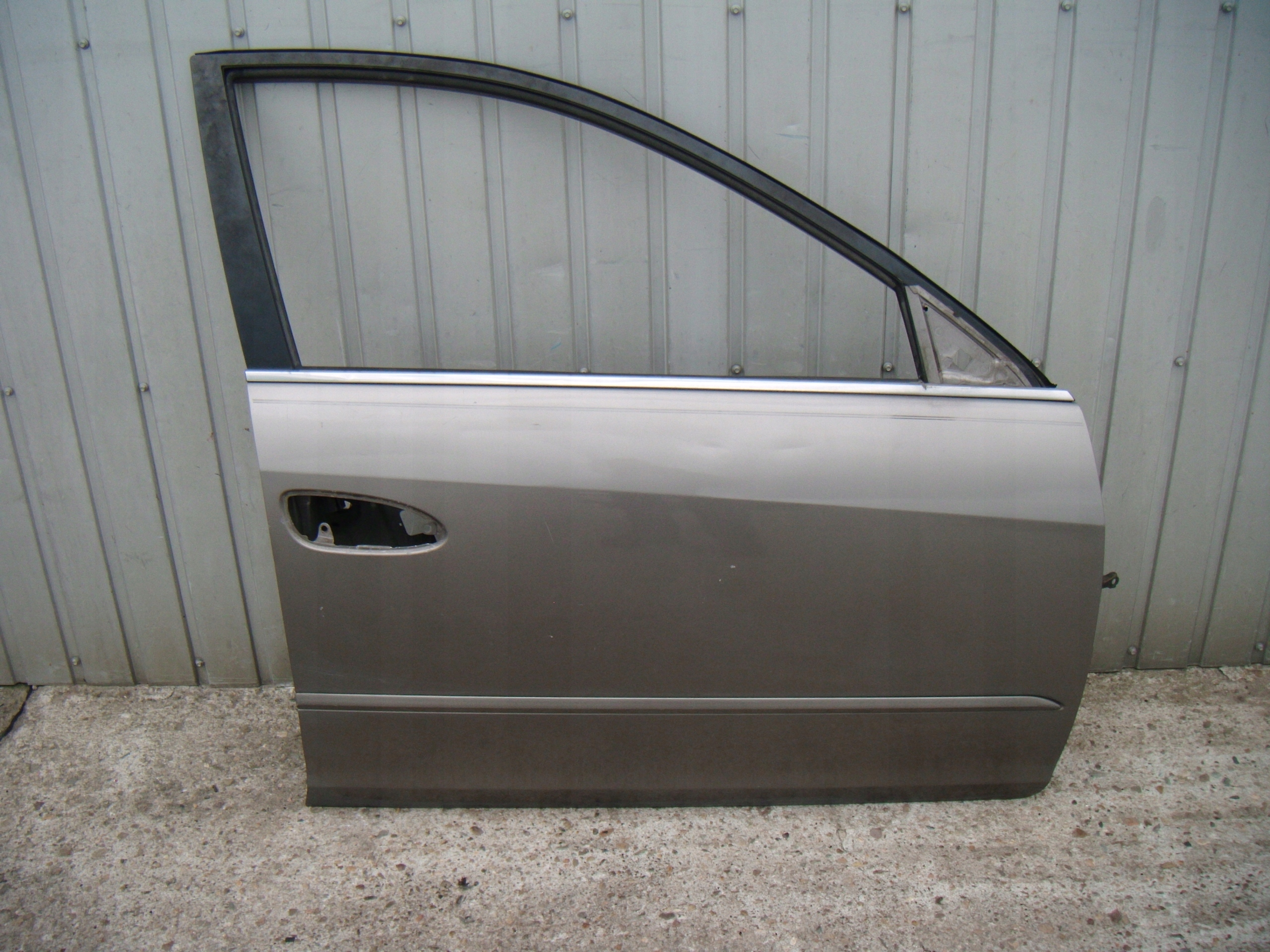 NISSAN ALTIMA L31 02-06 DRZWI PRAWY PRZÓD