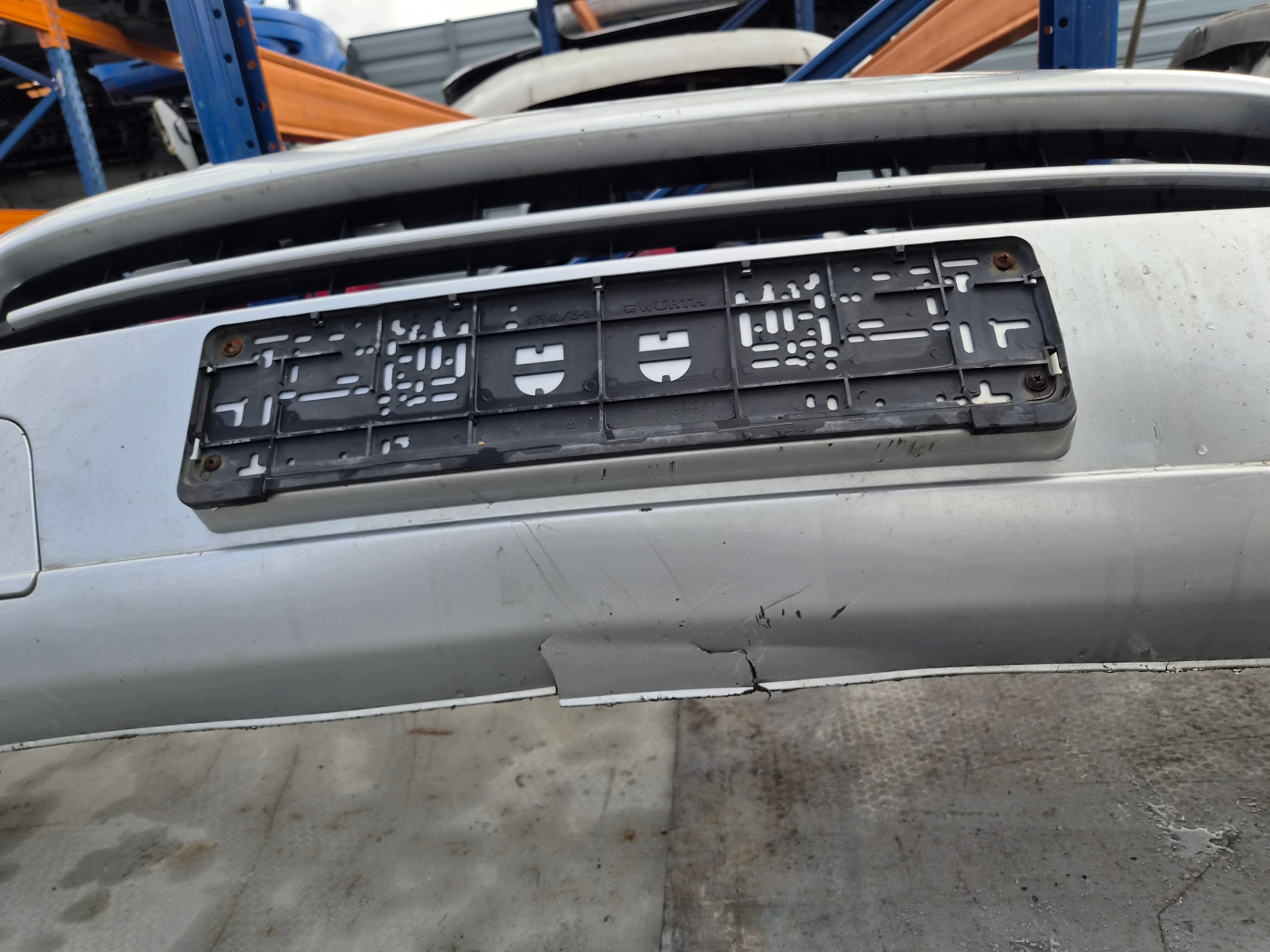 VW T5 Frontstoßstange vorne Caravelle Multivan srebrny