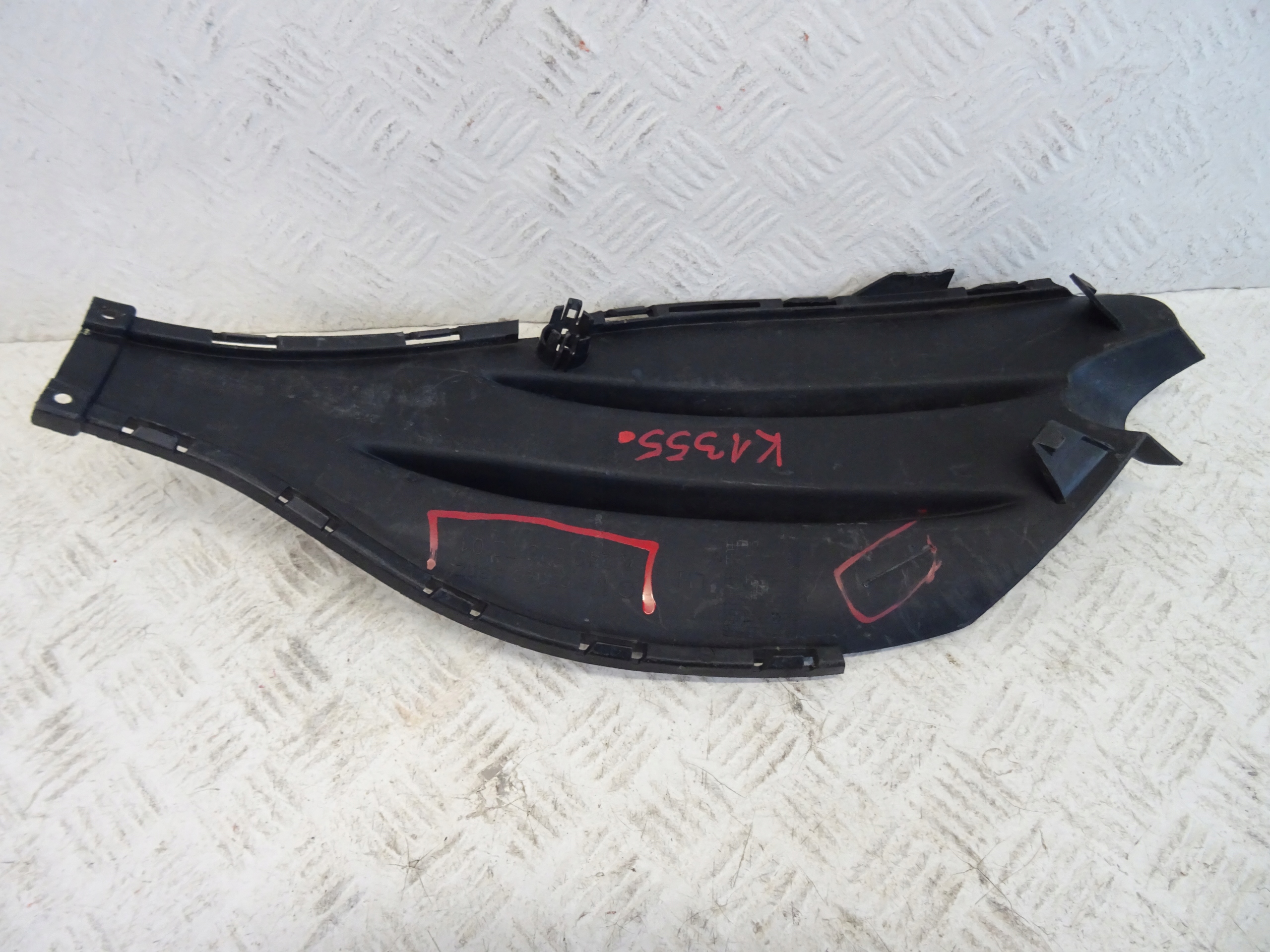 grid of a bumper front front left MERCEDES EQA EQB AMG W243 A2438857201