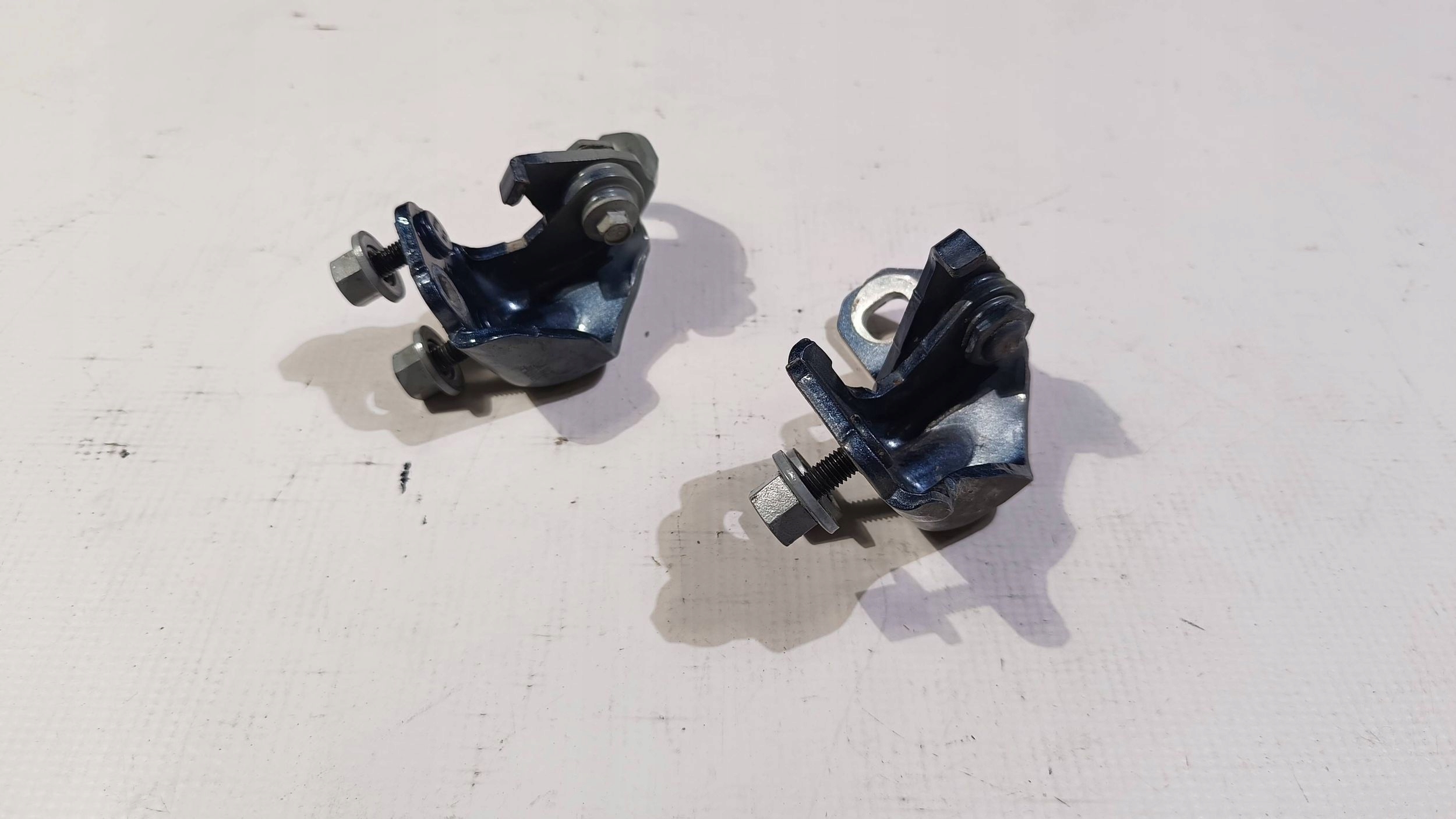 hinges left door tylnych left rear part Ford Explorer V 2016