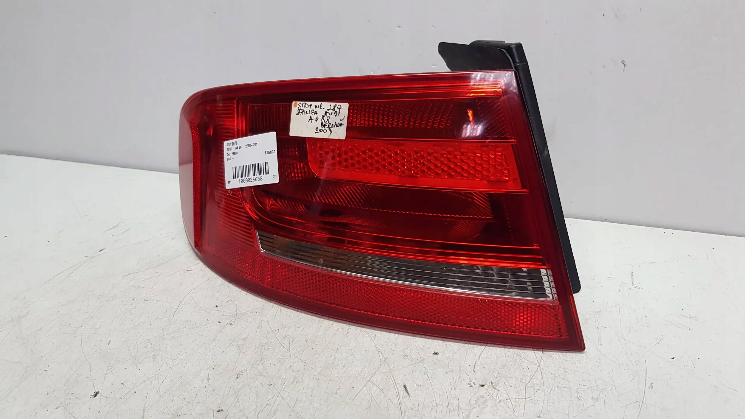 light rear part left Audi A4 B8 sedan 08
