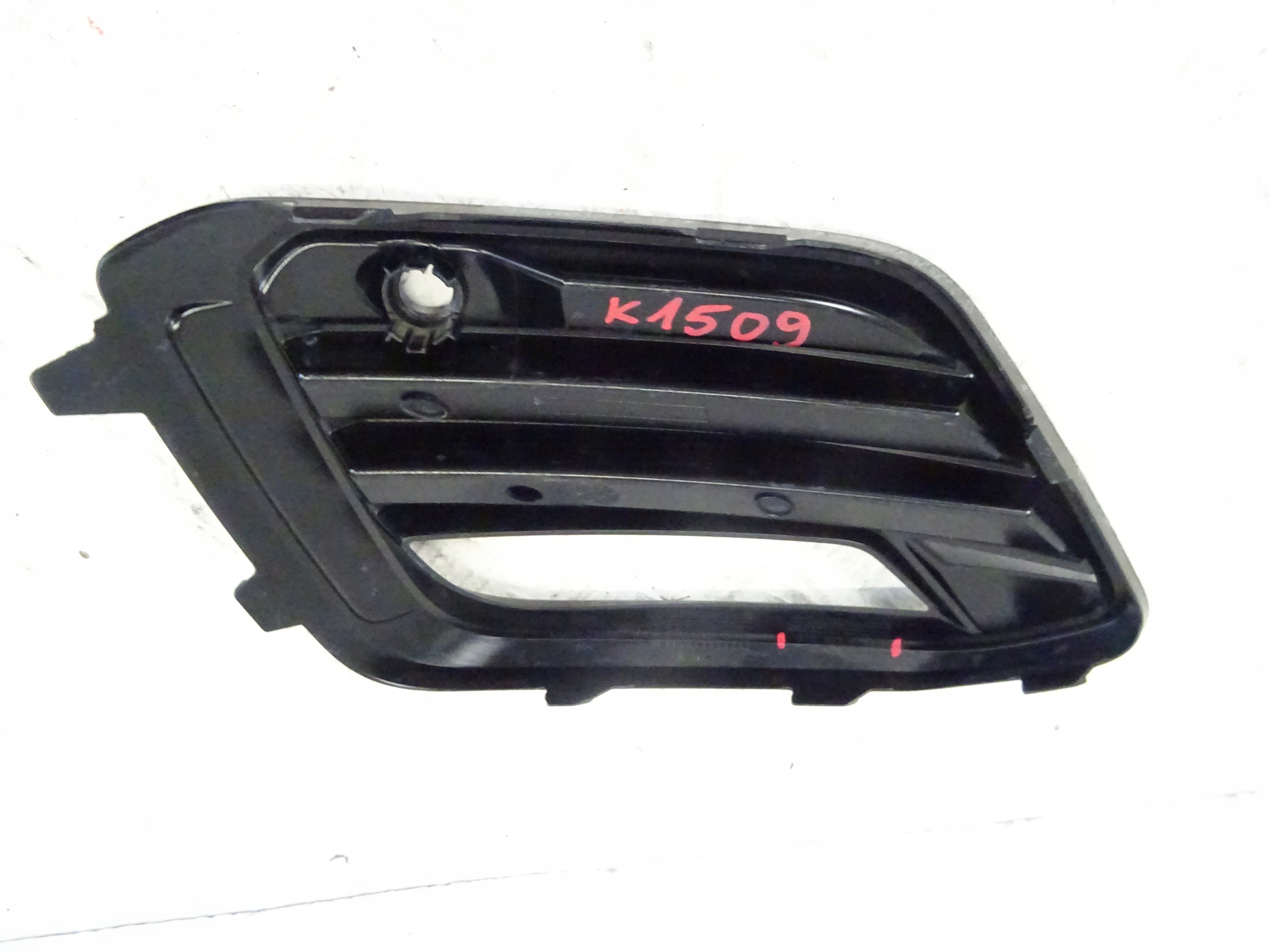 grid of a bumper front front right SEAT ATECA 575853666T