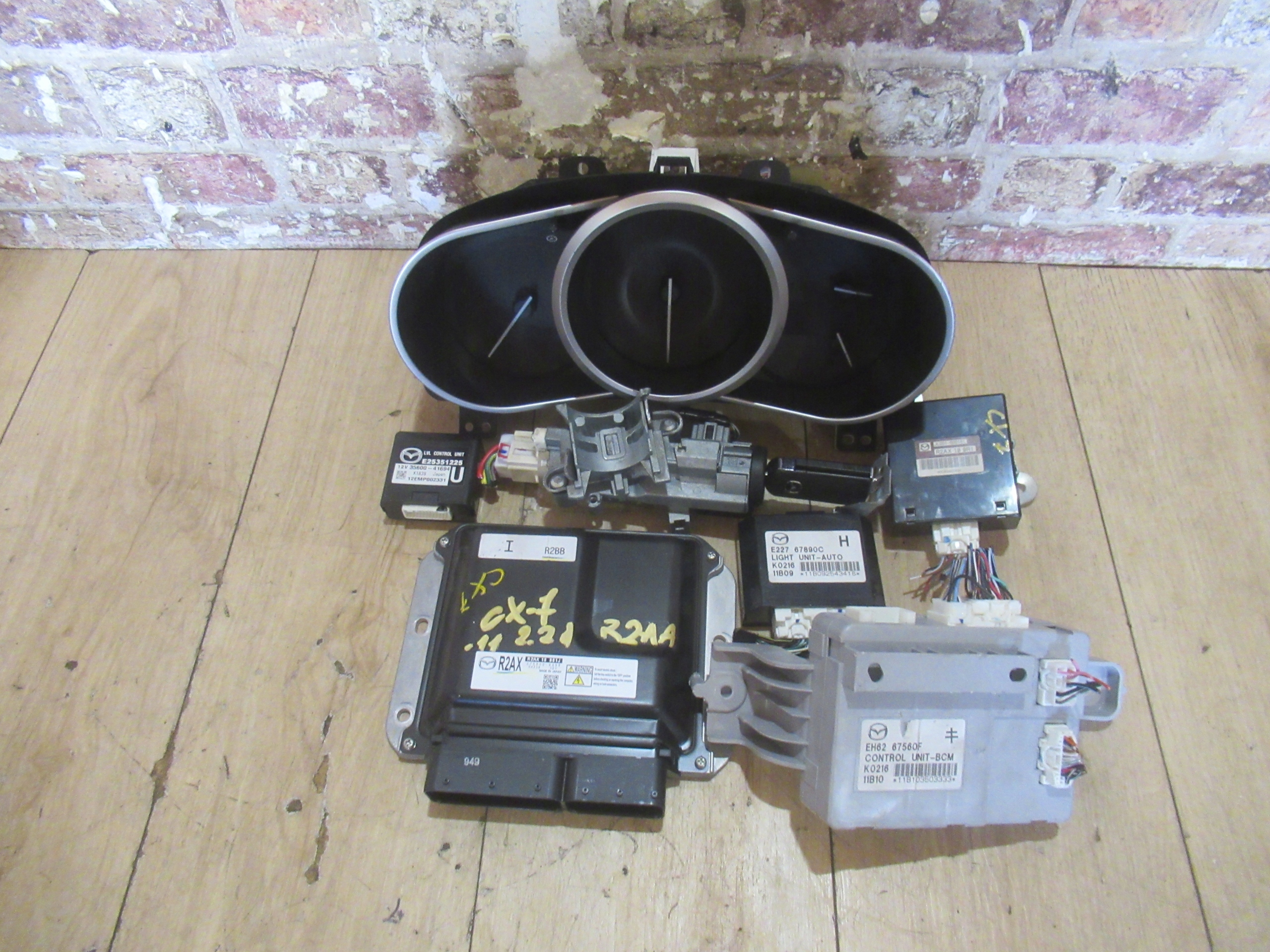 КОМП'ЮТЕР КОМПЛЕКТ R2ax18881j MAZDA CX-7 2d R2aa