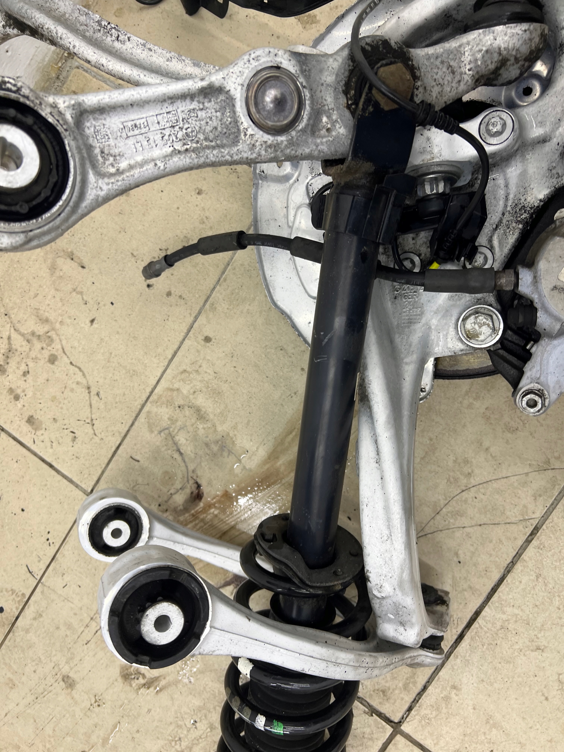 MERCEDES C W205 2.2 CDI MACPHERSON swing arm left 2052100