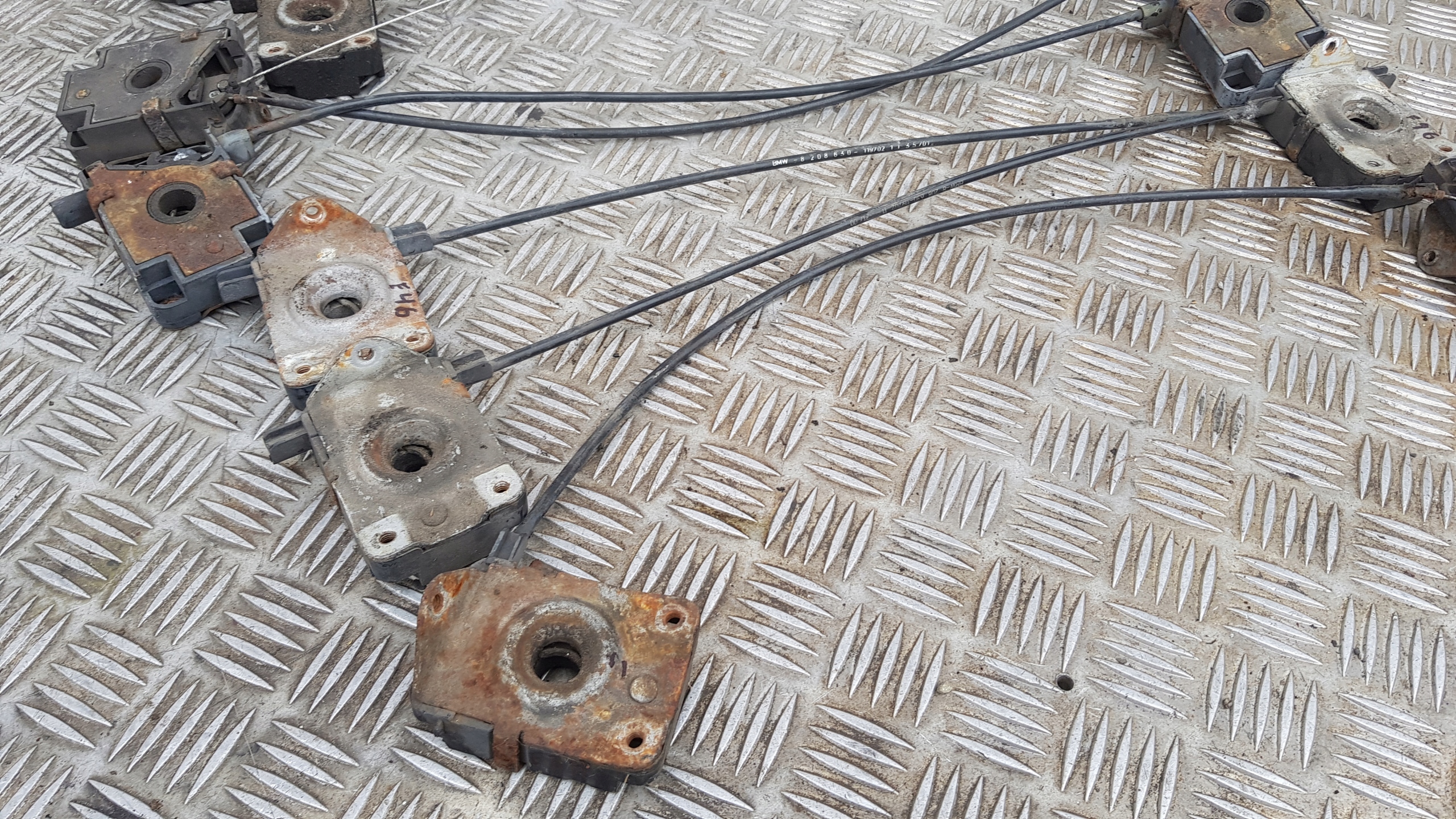 BMW 3 E46 lock ZAMKI bonnets rope left + right komplet
