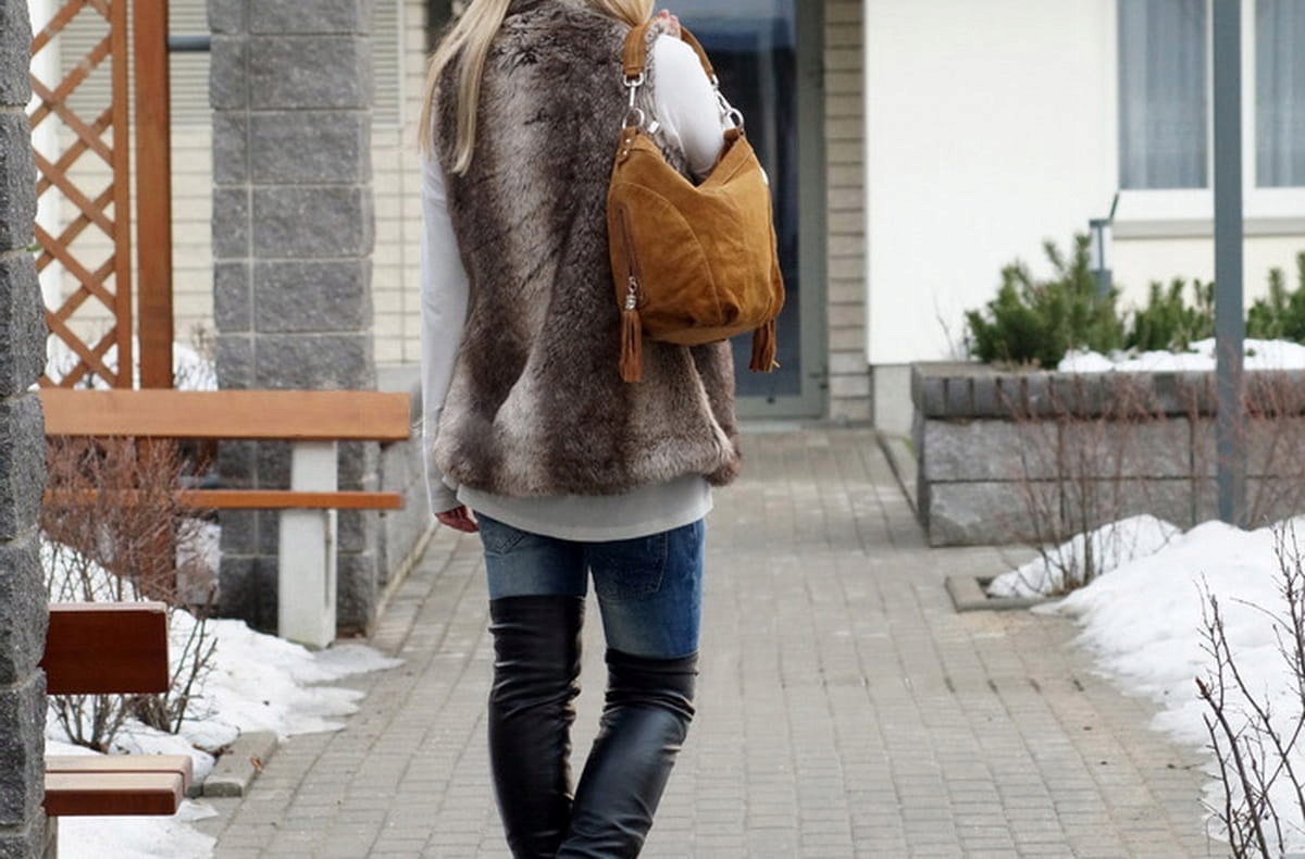 VERA PELLE torebka damska zamszowa worek z paskiem i frędzelkami C.SZARA Kod producenta V322