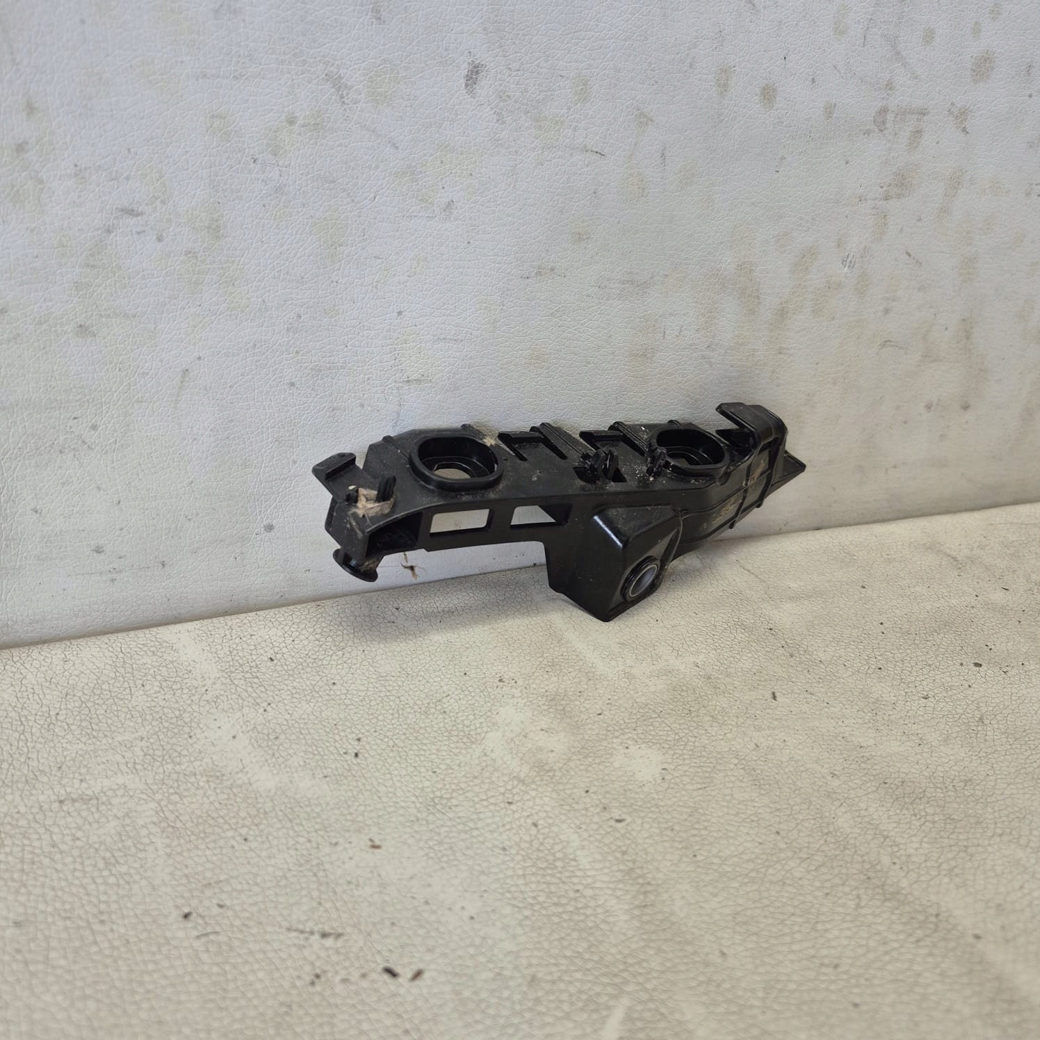 VW PASSAT B8 14-23 holder support left front front