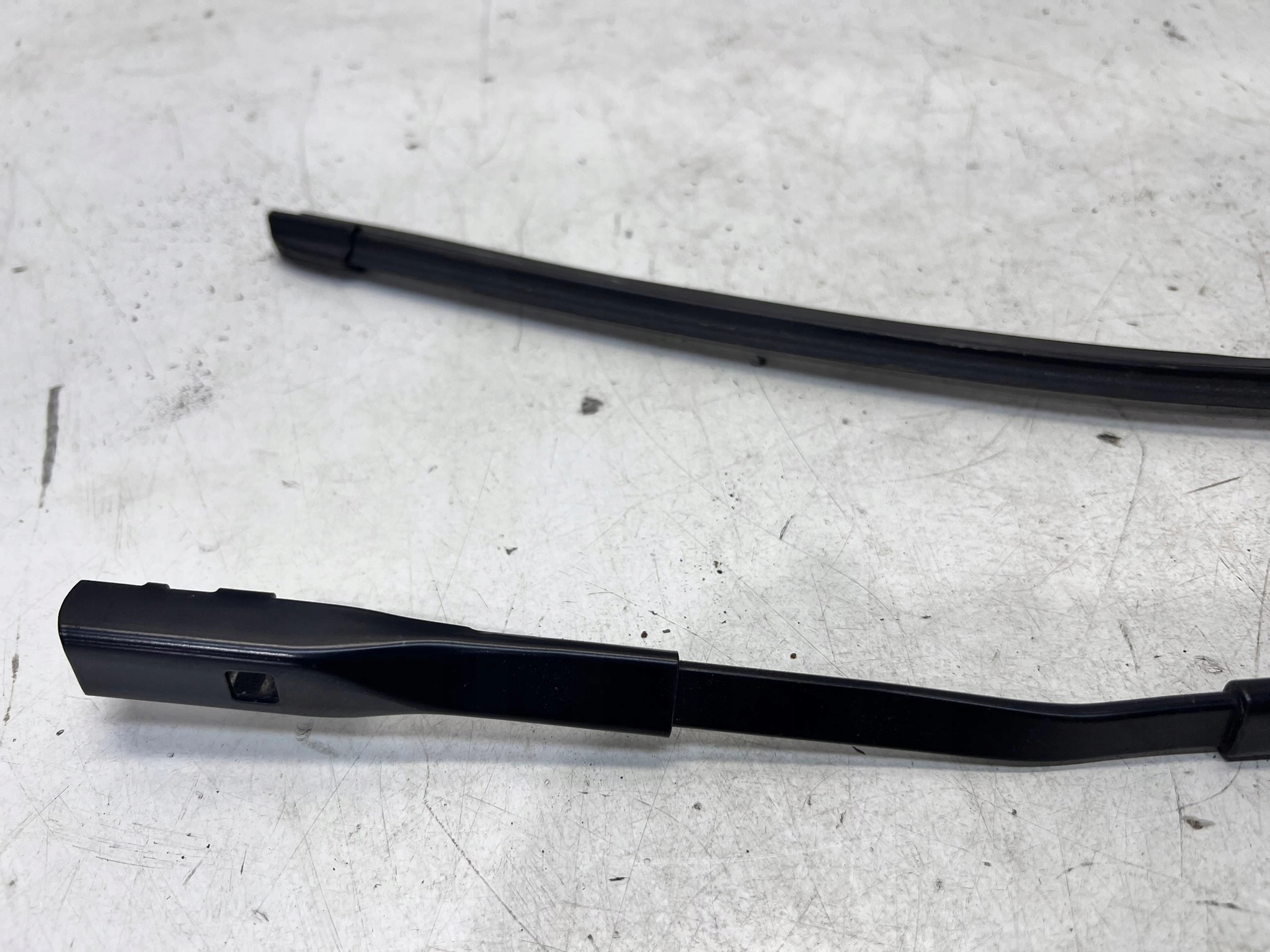 wiper arm right AUDI Q7 4M 4M2955408