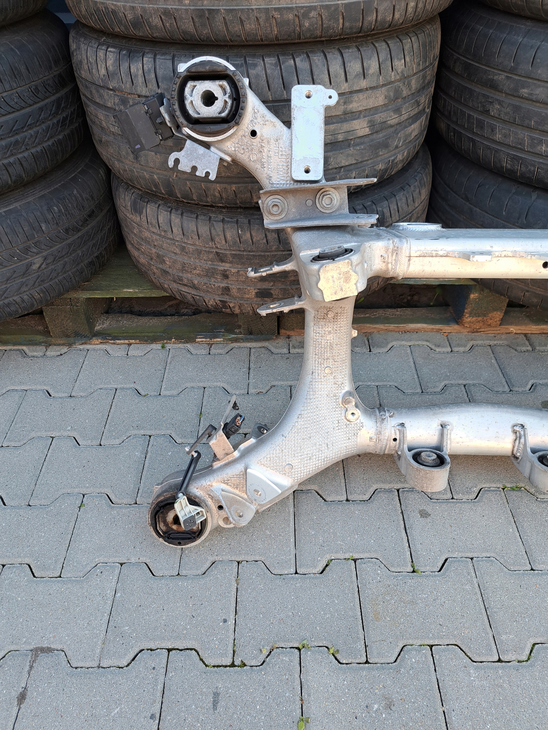 BMW X5 G05 X6 G06 X7 G07 BELKA WÓZEK SANKI ZAWIESZENIE TYŁ 6894149 Numer katalogowy części 6894149 ( CATPOL 12015 )