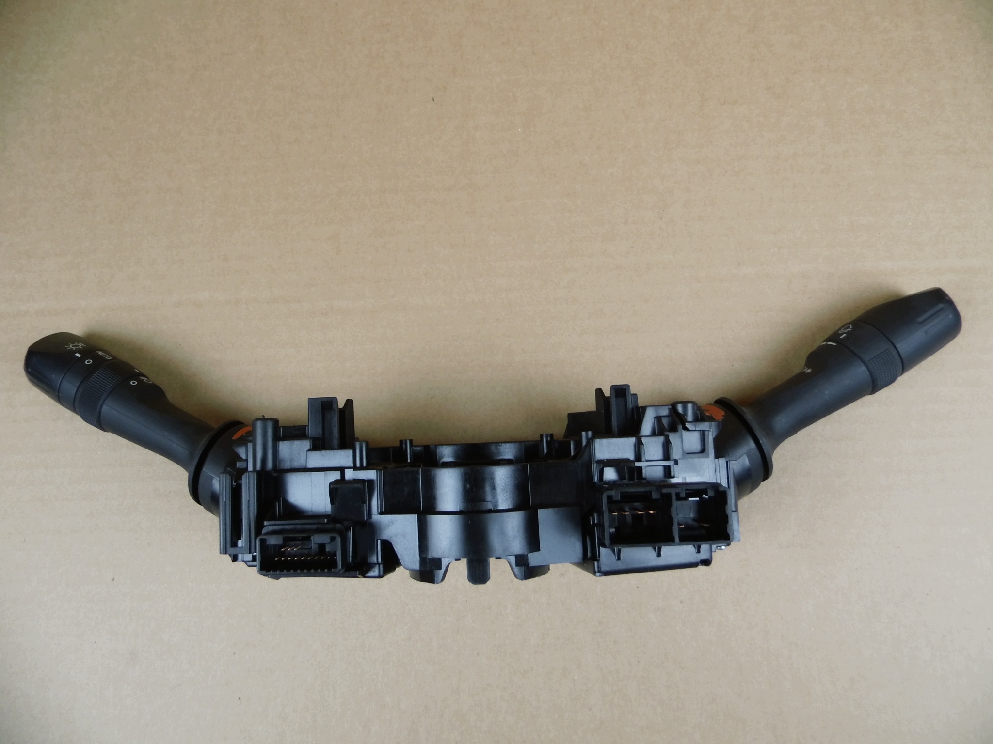 Toyota Auris II manetka switch light switch of indicators 17F852