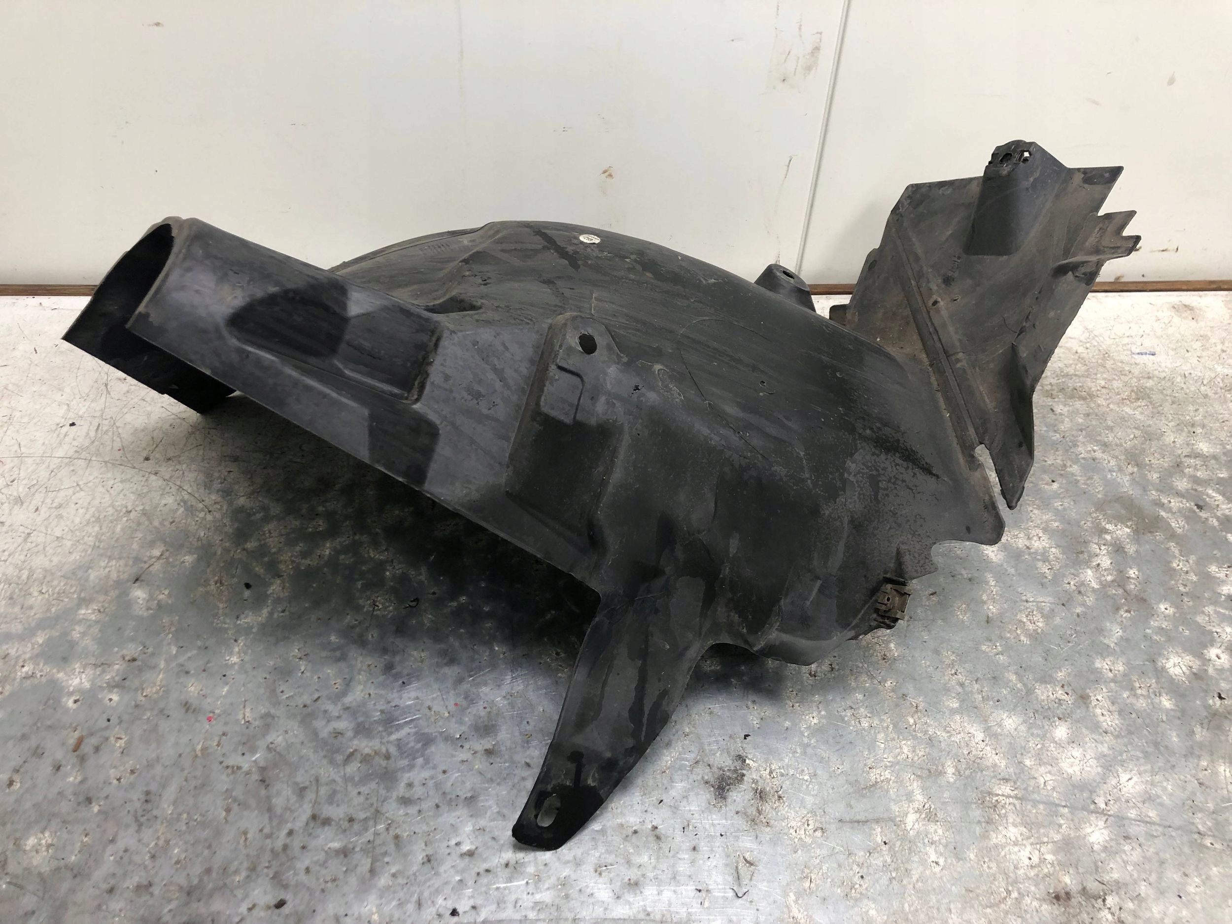 mudguard right front part rear MERCEDES W204 A2046984030