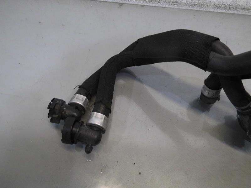 КОРПУС ТЕРМОСТАТА ТРУБКА KANGOO III 1.5 DCI