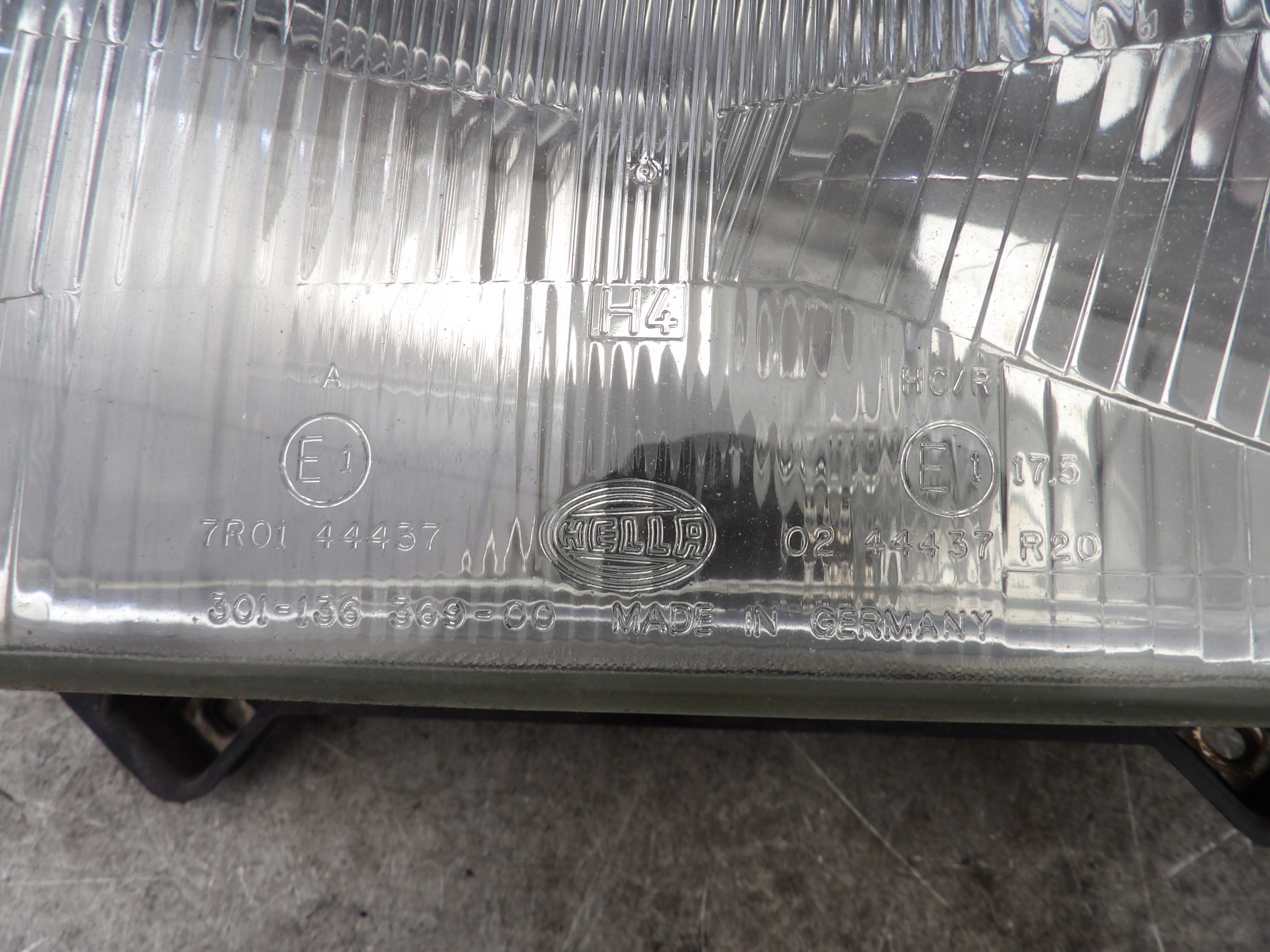 VW Transporter T4 light front left Hella