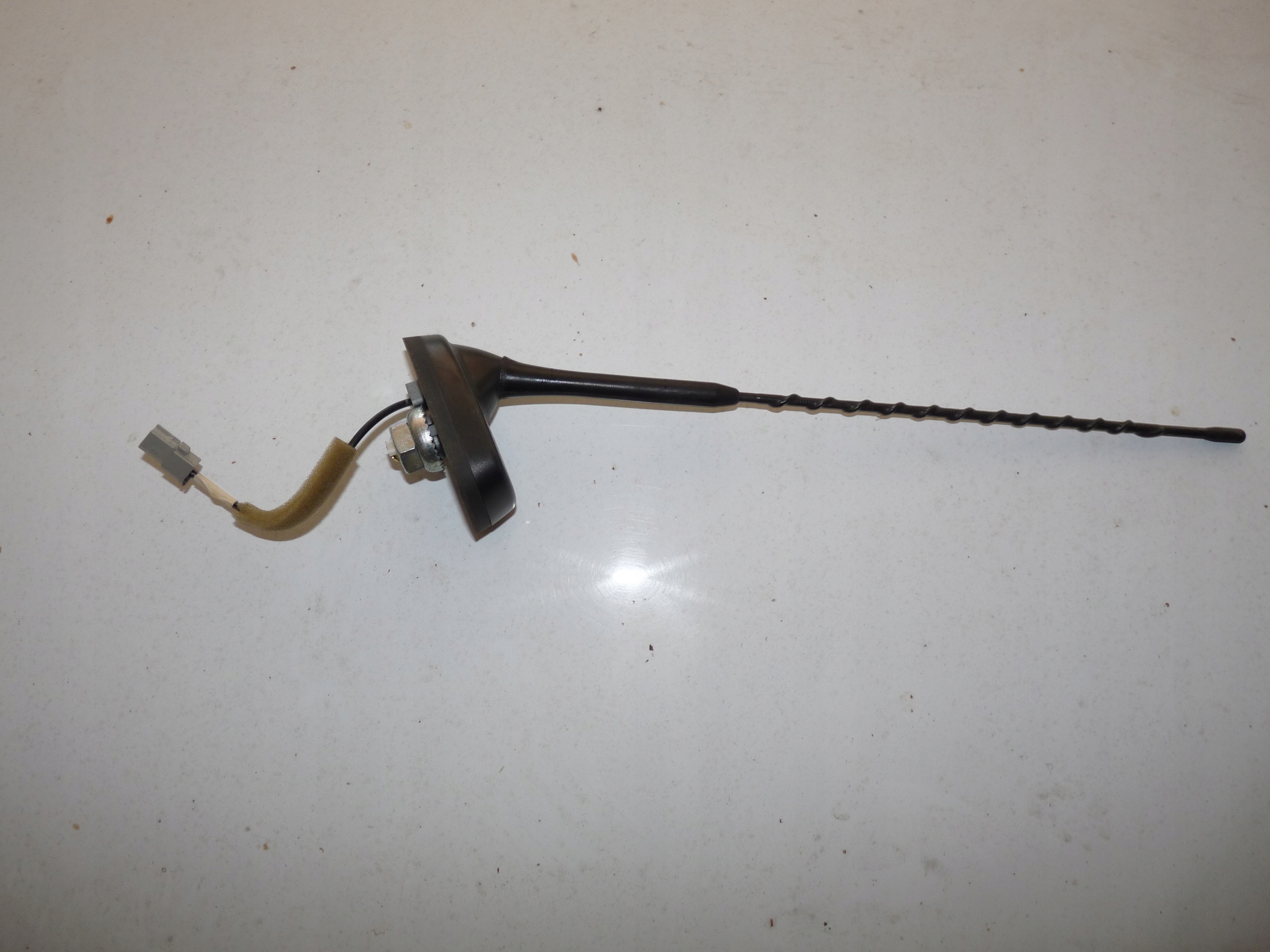KIA VENGA HYUNDAI IX20 ANTENA DACHOWA 962001P000