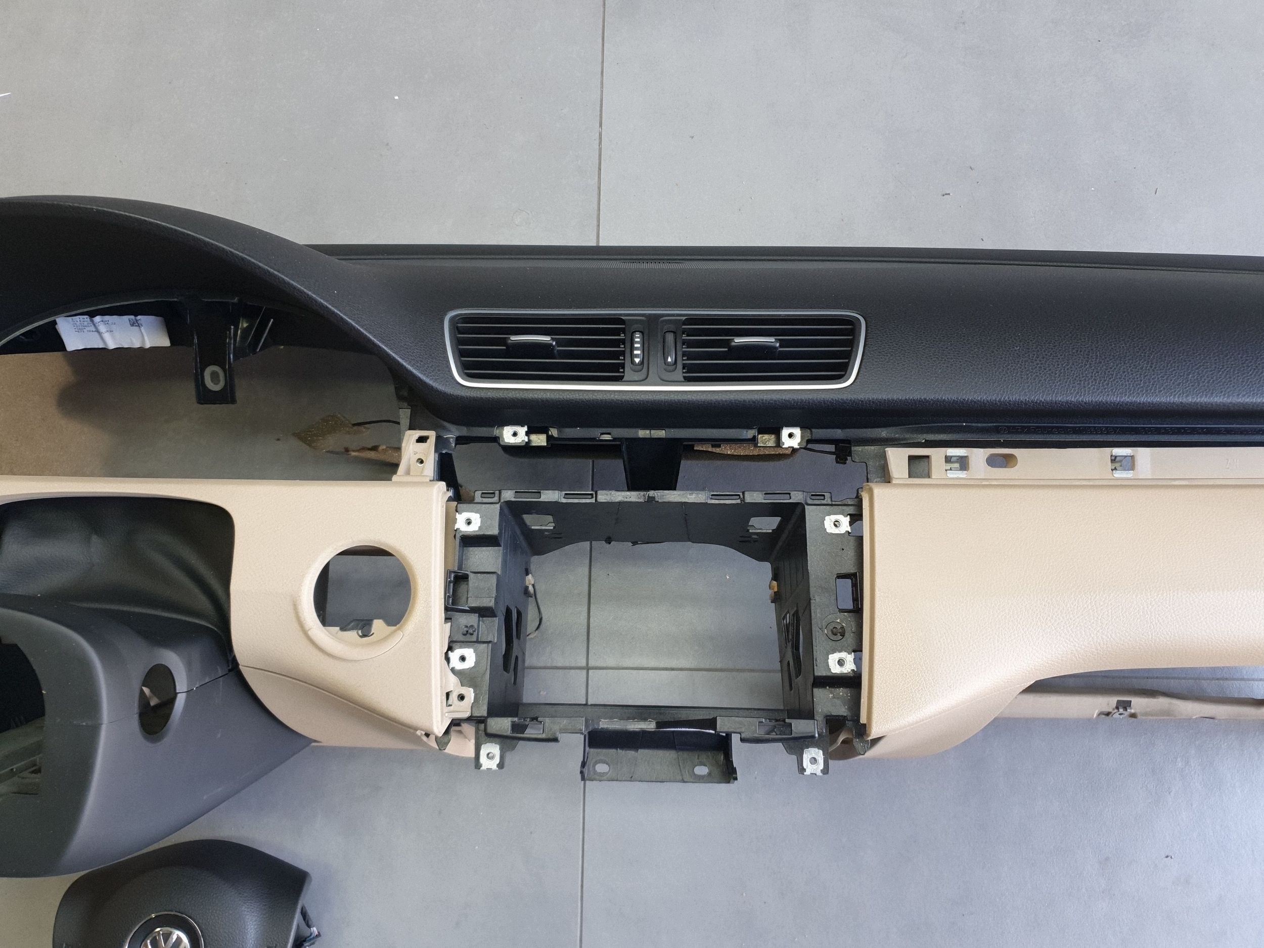 Volkswagen PASSAT CC dashboard instrument panel console cockpit airbags 3AB857003AB